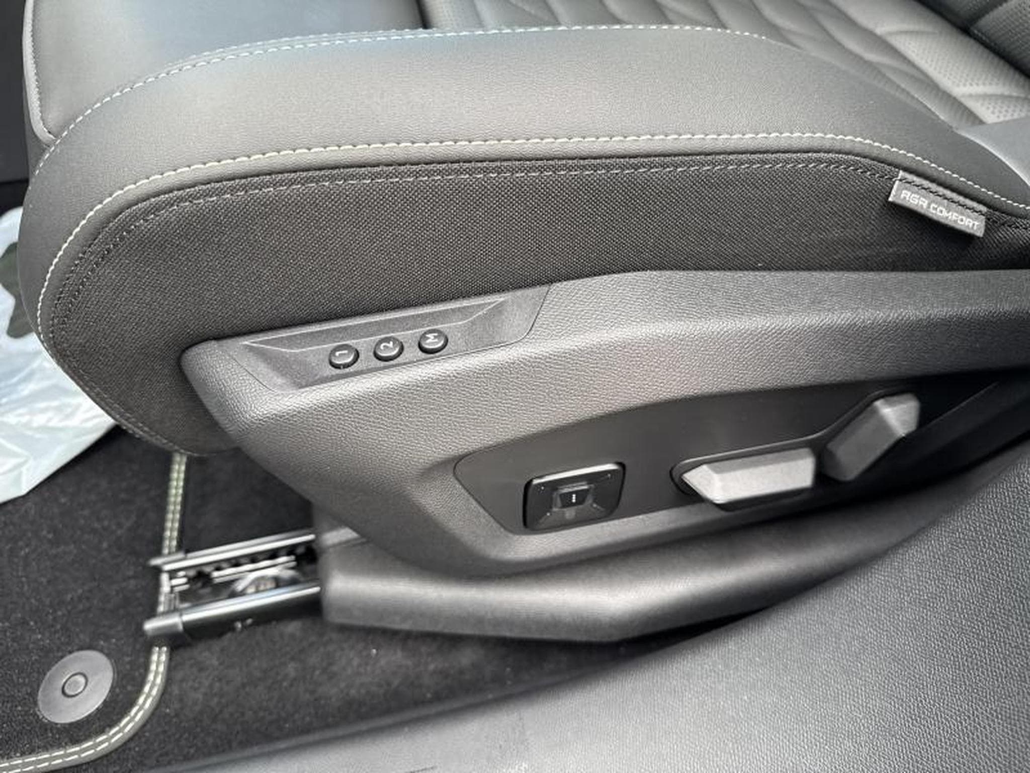 Peugeot 5008 First Edition GT Plug-in Hybrid 195 e-DCS7 (2025) - Foto 20