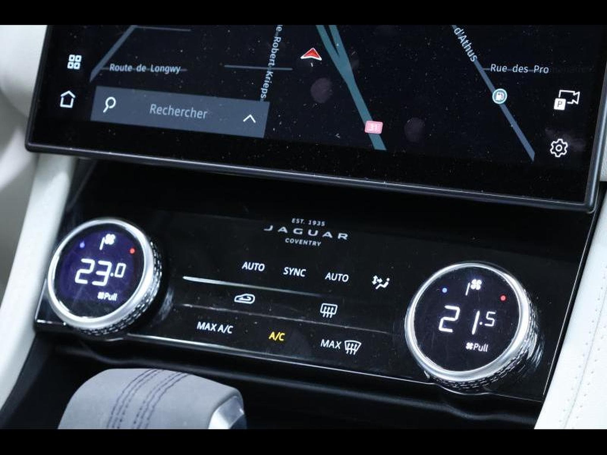 Jaguar F-Pace D165 R-Dynamic S AWD Auto (2021) - Photo 21