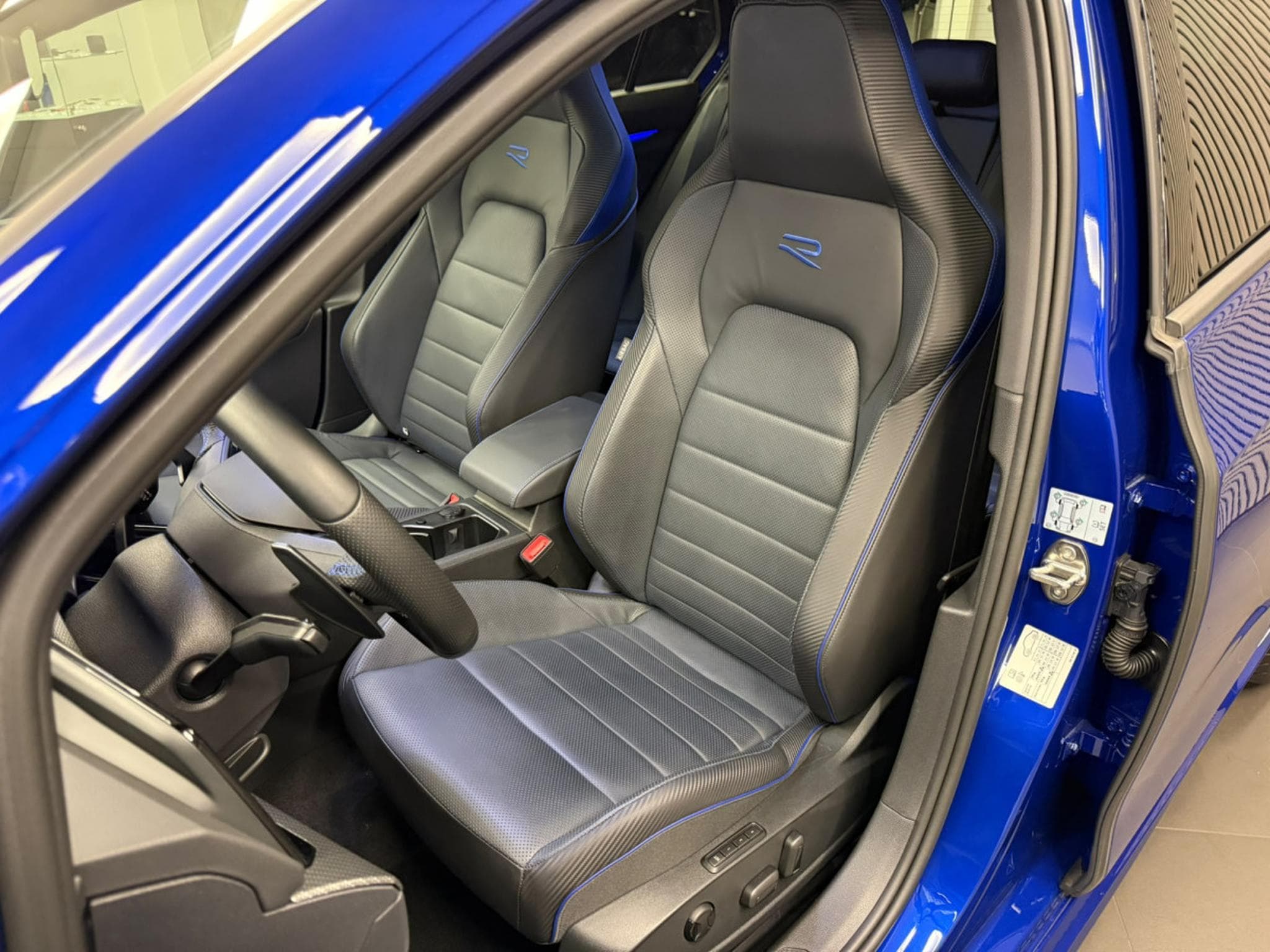 VW Golf R ABT 2.0 TSI 4 Motion 383 CH / 282 kW DSG (2023) - Photo 2