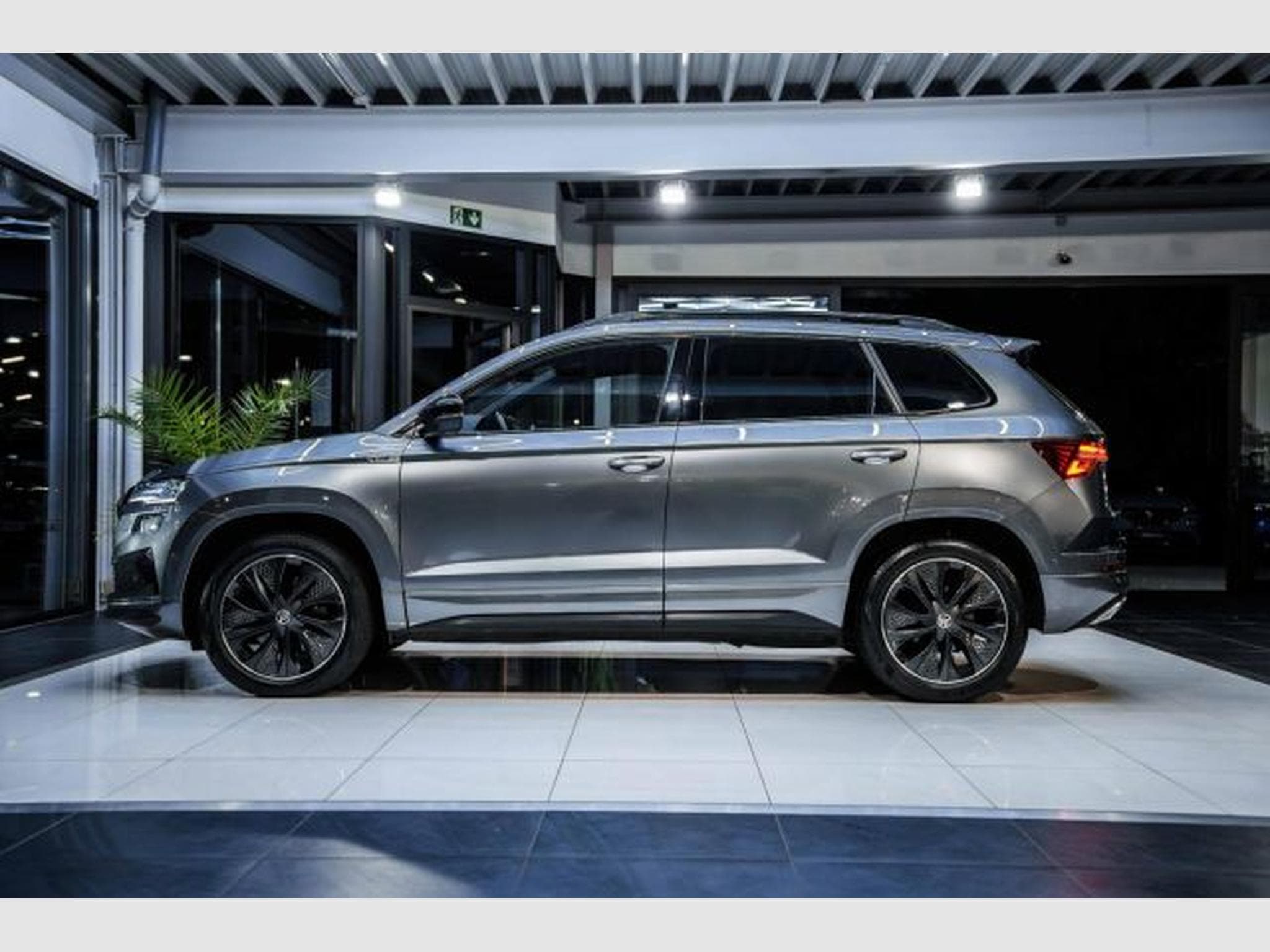 Skoda Karoq Karoq 2.0 TDI DSG Sportline NAVI 4x4 AHK STAHZG (2023) - Foto 11