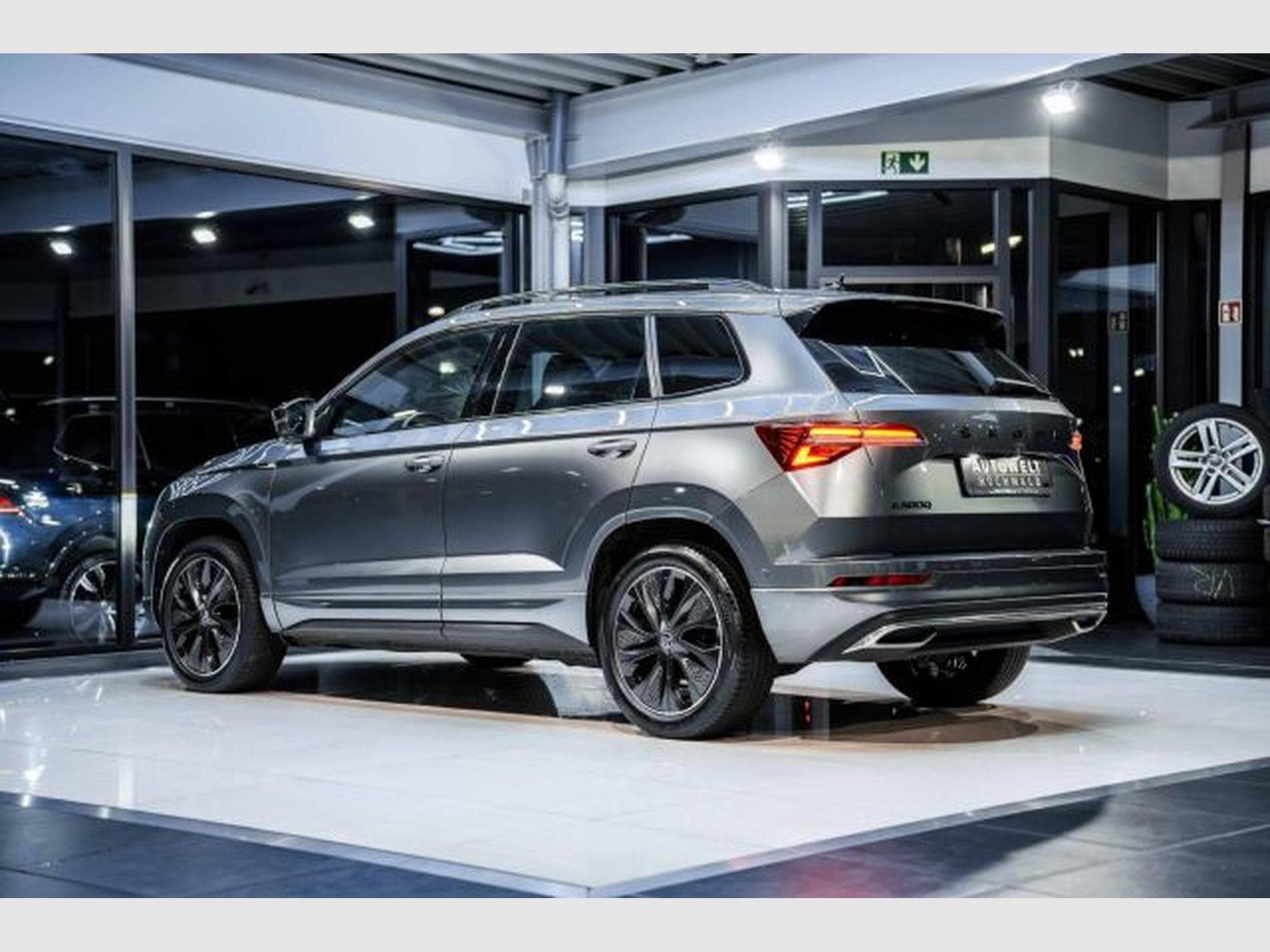 Skoda Karoq Karoq 2.0 TDI DSG Sportline NAVI 4x4 AHK STAHZG (2023) - Foto 12