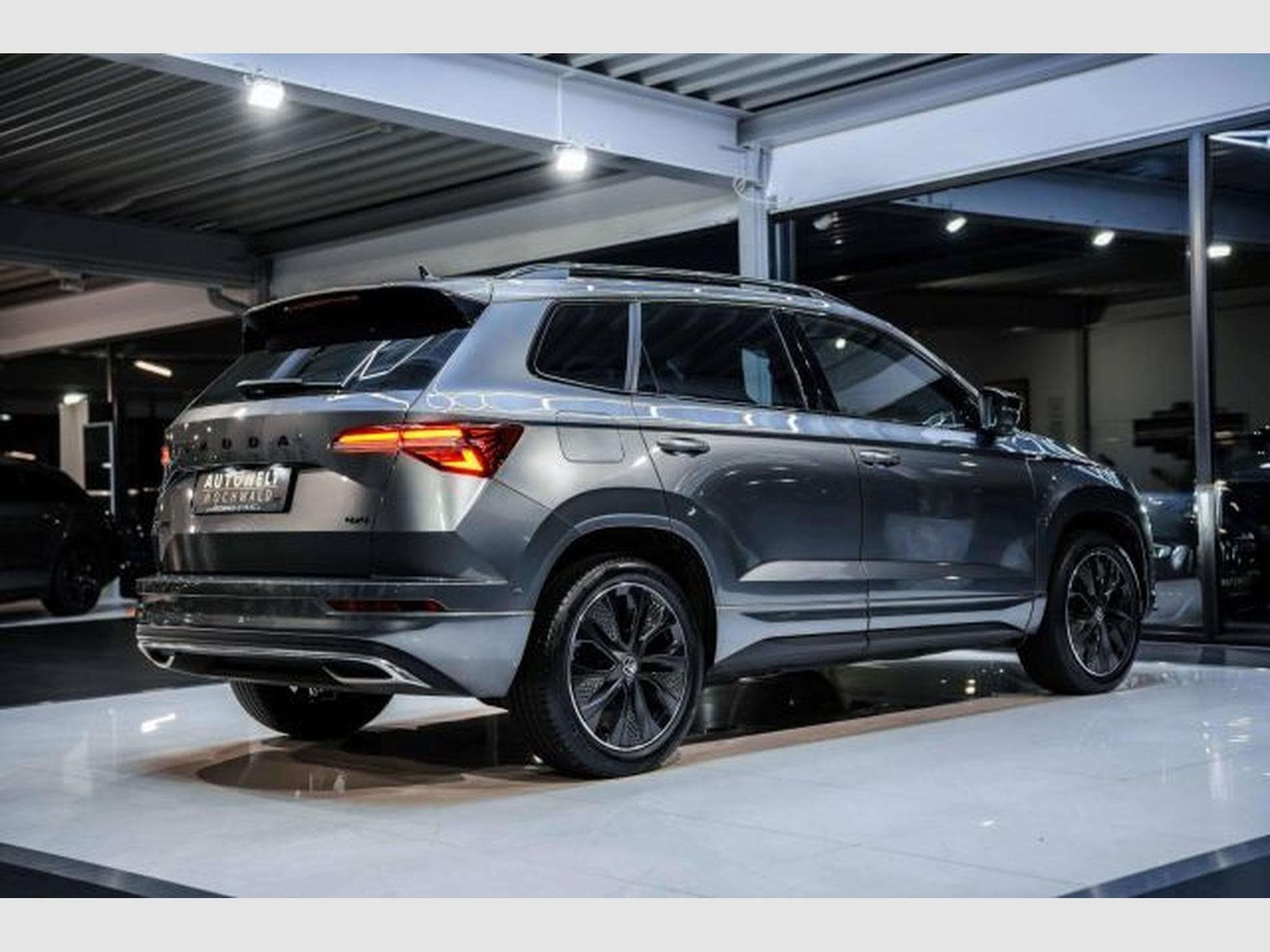 Skoda Karoq Karoq 2.0 TDI DSG Sportline NAVI 4x4 AHK STAHZG (2023) - Foto 14