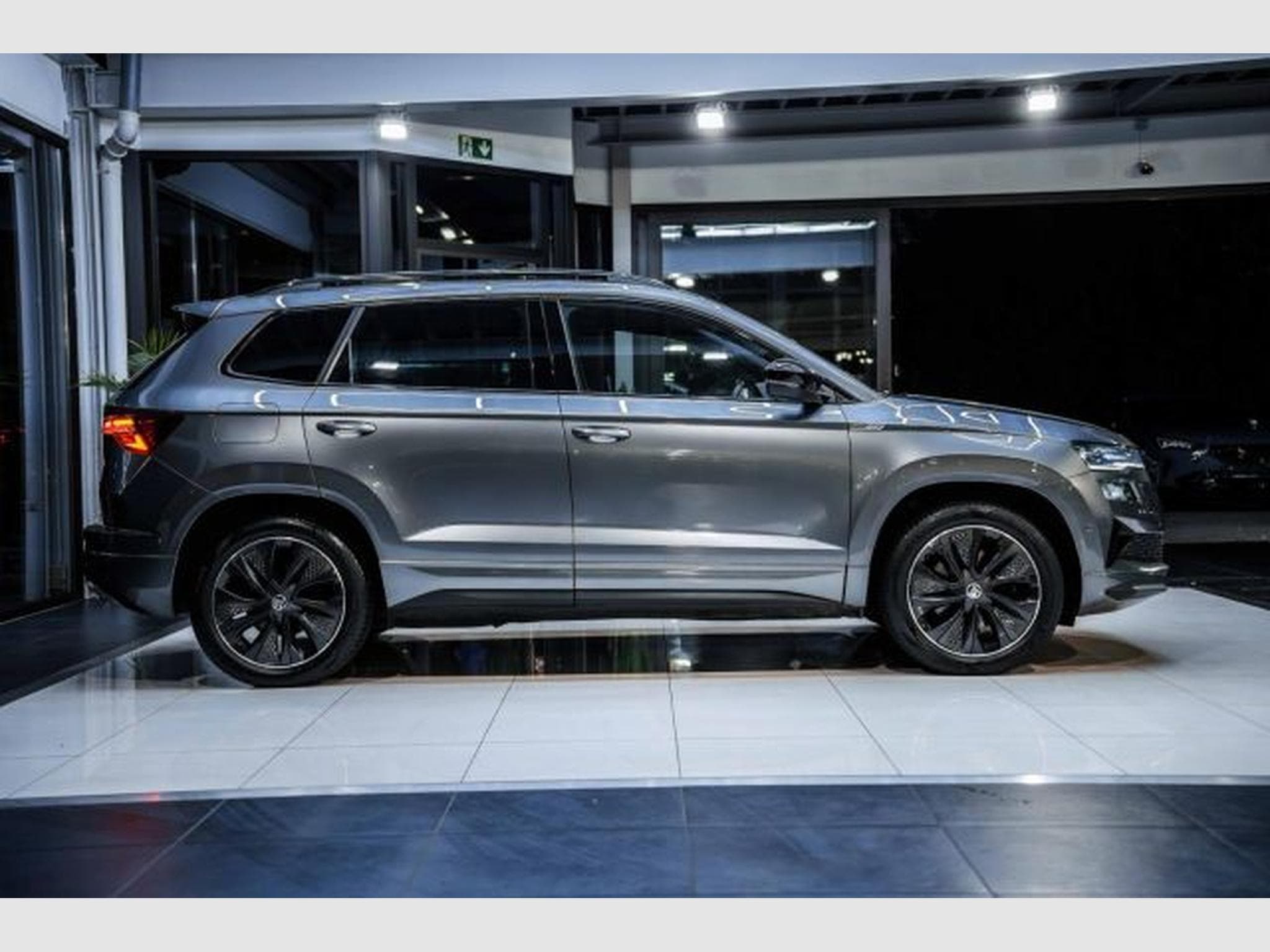 Skoda Karoq Karoq 2.0 TDI DSG Sportline NAVI 4x4 AHK STAHZG (2023) - Foto 7
