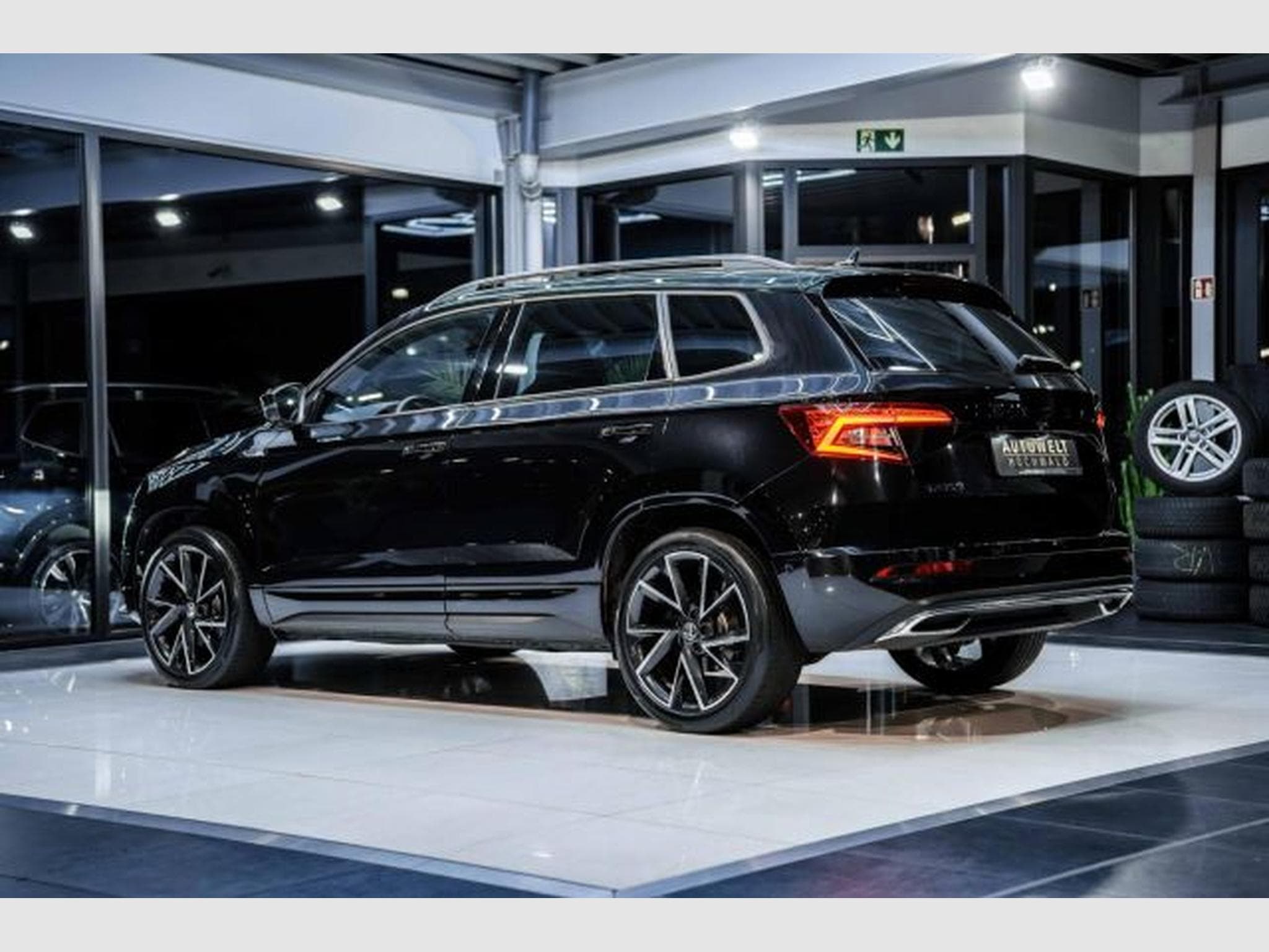 Skoda Karoq Karoq Sportline 2.0 TDI DSG 4x4 NAVI LED RFK AHK (2022) - Foto 12