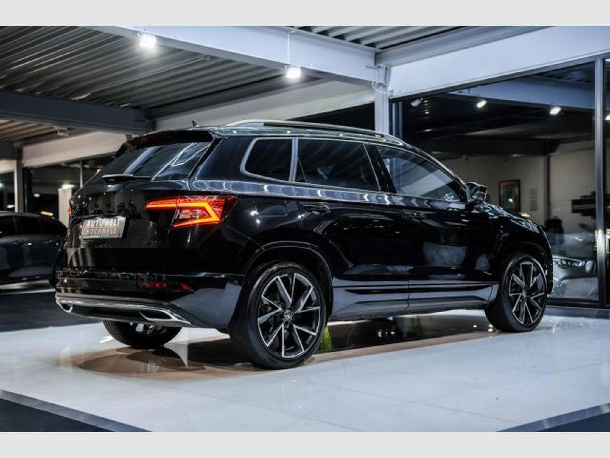 Skoda Karoq Karoq Sportline 2.0 TDI DSG 4x4 NAVI LED RFK AHK (2022) - Foto 14