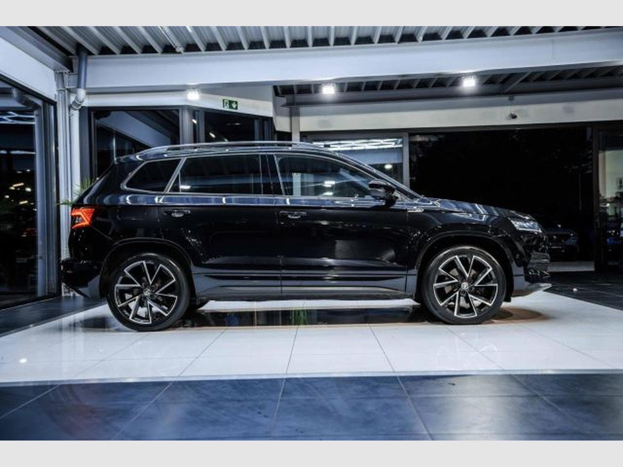 Skoda Karoq Karoq Sportline 2.0 TDI DSG 4x4 NAVI LED RFK AHK (2022) - Foto 7