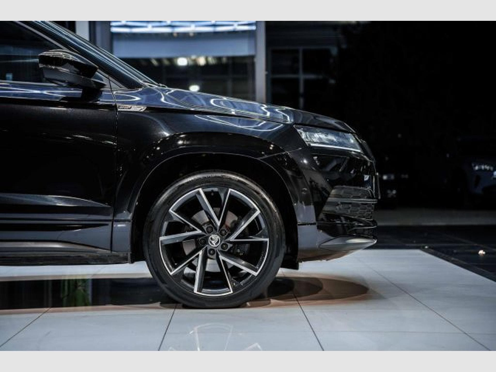 Skoda Karoq Karoq Sportline 2.0 TDI DSG 4x4 NAVI LED RFK AHK (2022) - Foto 9