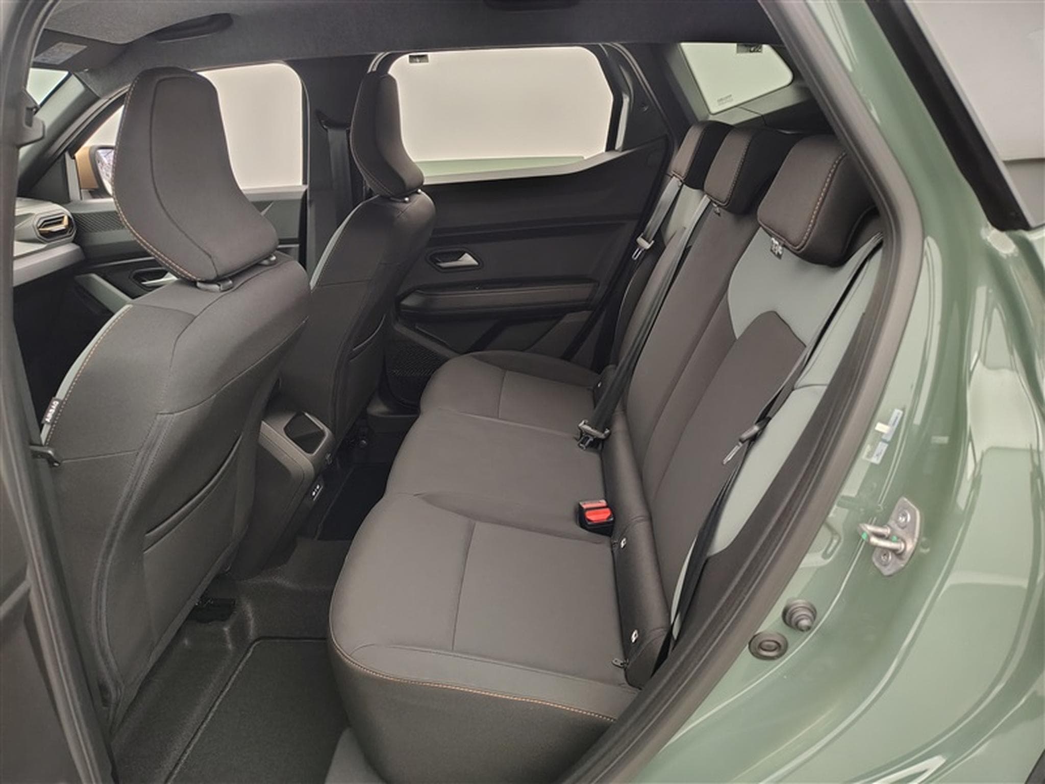 Dacia Duster Mild Hybrid 140cv Extreme NAVI / CARPLAY / FULL LED / CAMERA (2026) - Photo 12