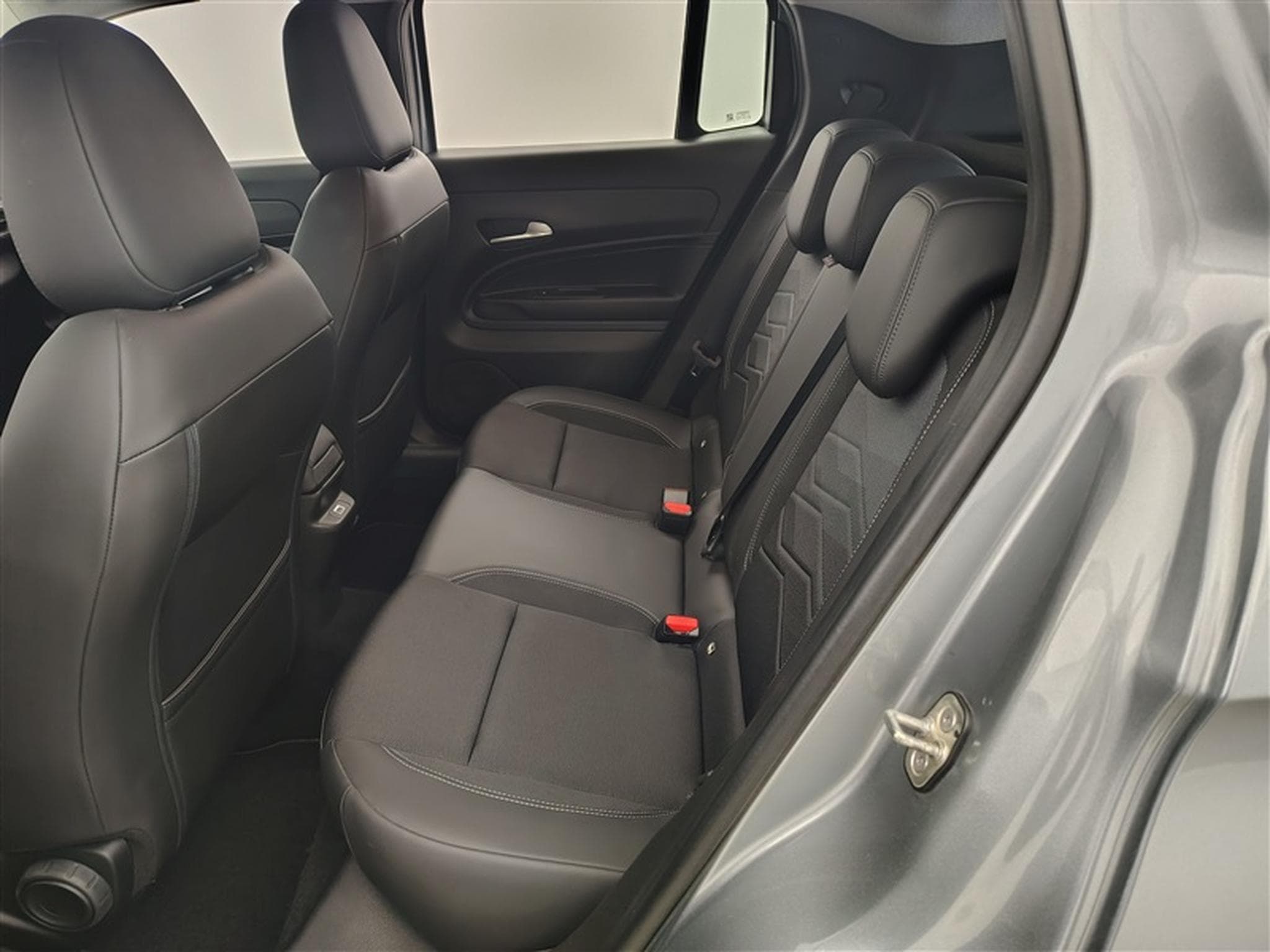 Jeep Avenger 1.2 Turbo 100cv Altitude (2025) - Photo 13