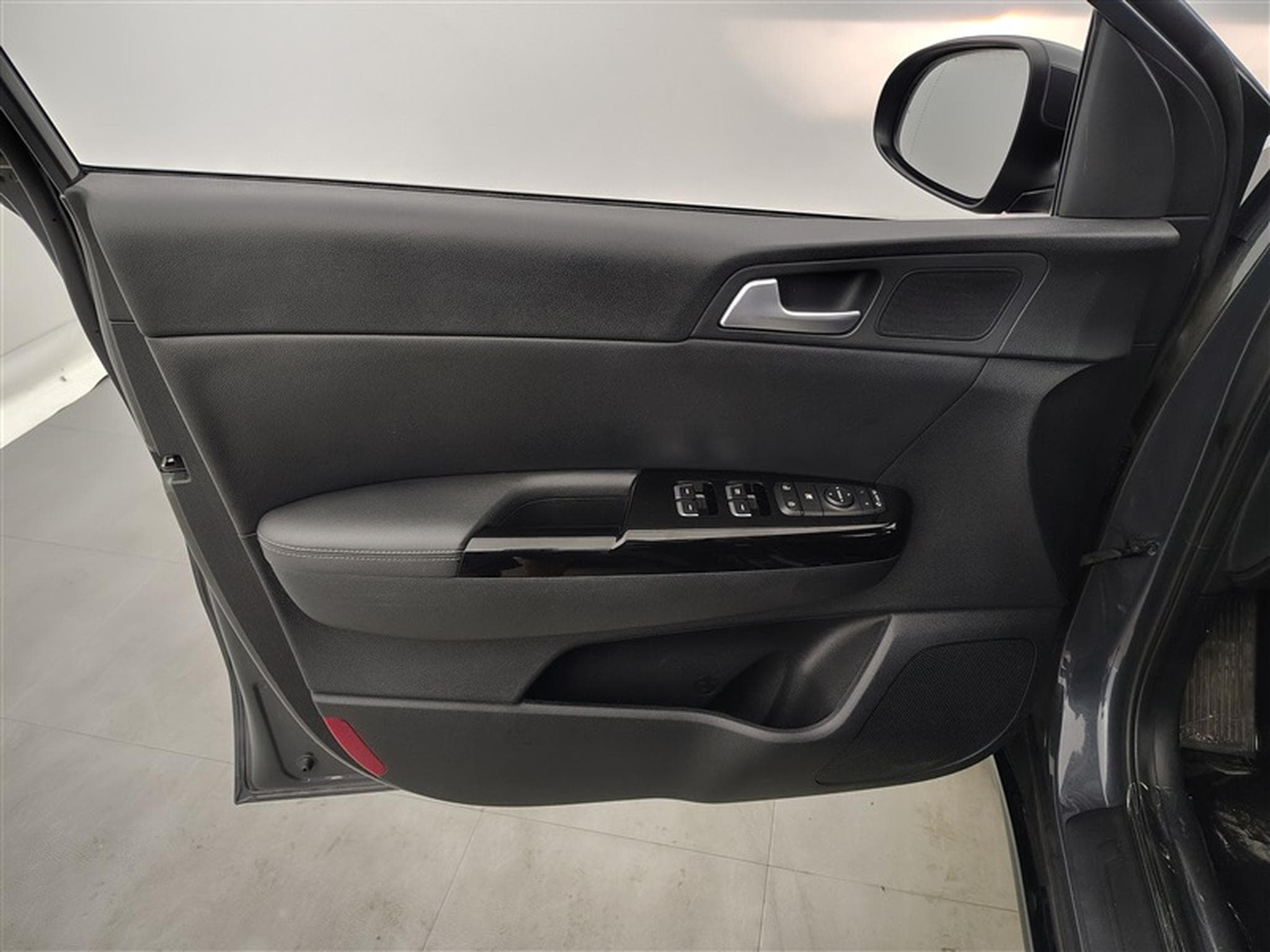 Kia Sportage 1.6 CRDi 136cv DCT Black Edition NAVI / CAMERA / JA 17" (2021) - Photo 17