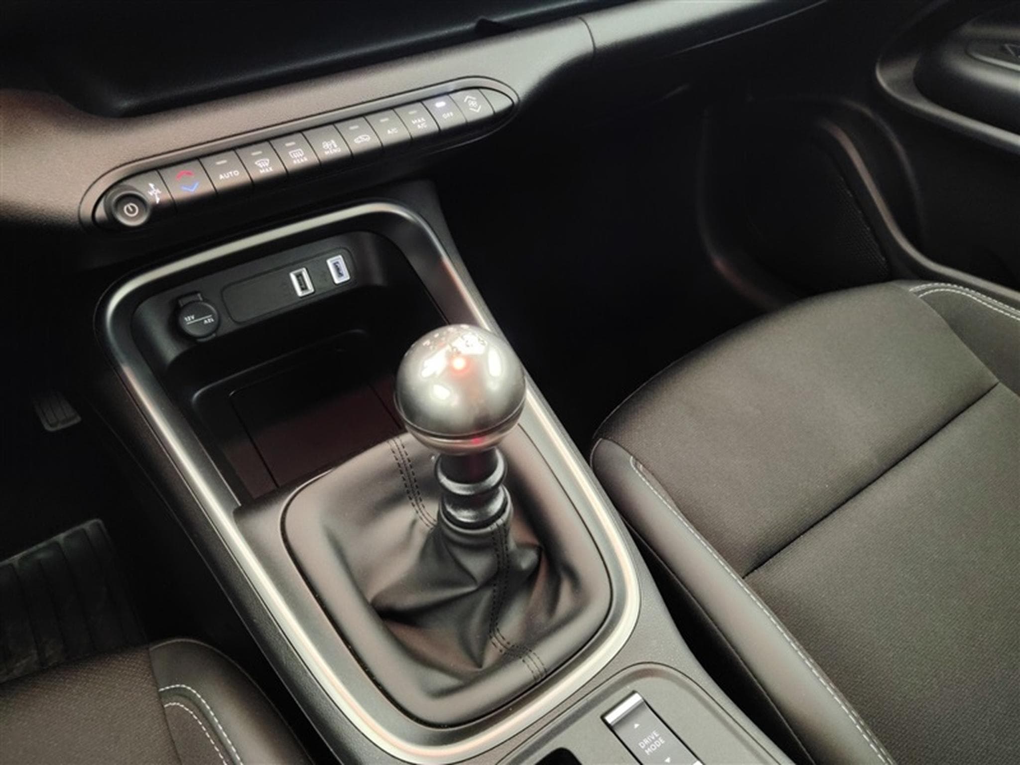 Jeep Avenger 1.2 Turbo 100cv Altitude (2025) - Photo 13