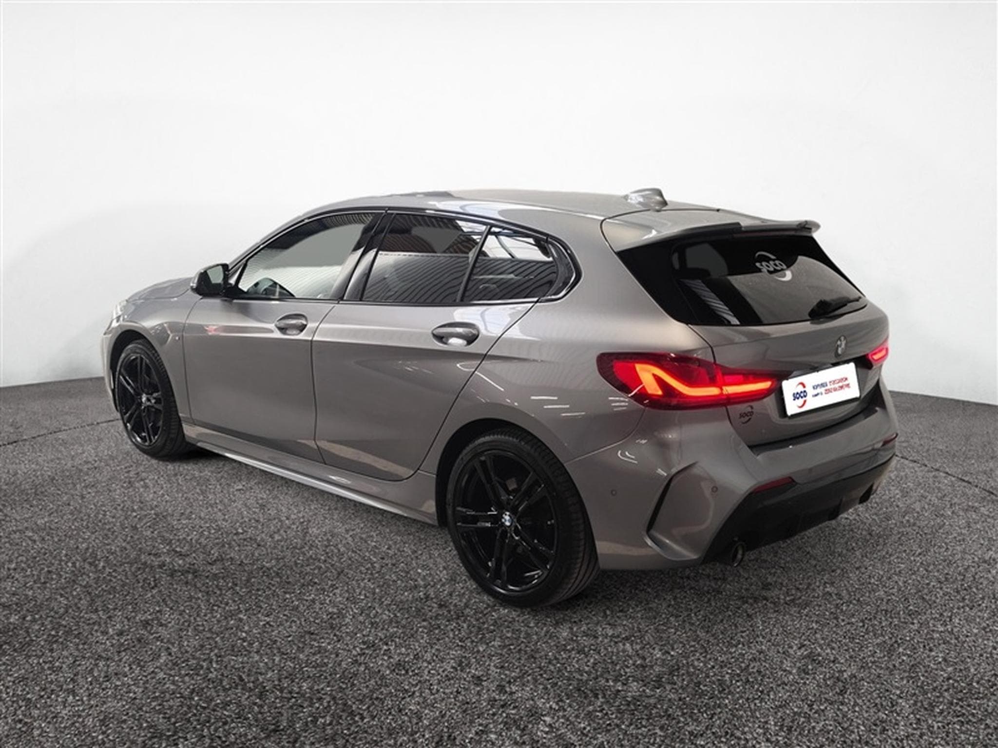 BMW 118 118iA Pack M NAVI / FULL LED / CUIR PARTIEL / CAMERA / JA18 (2023) - Photo 2
