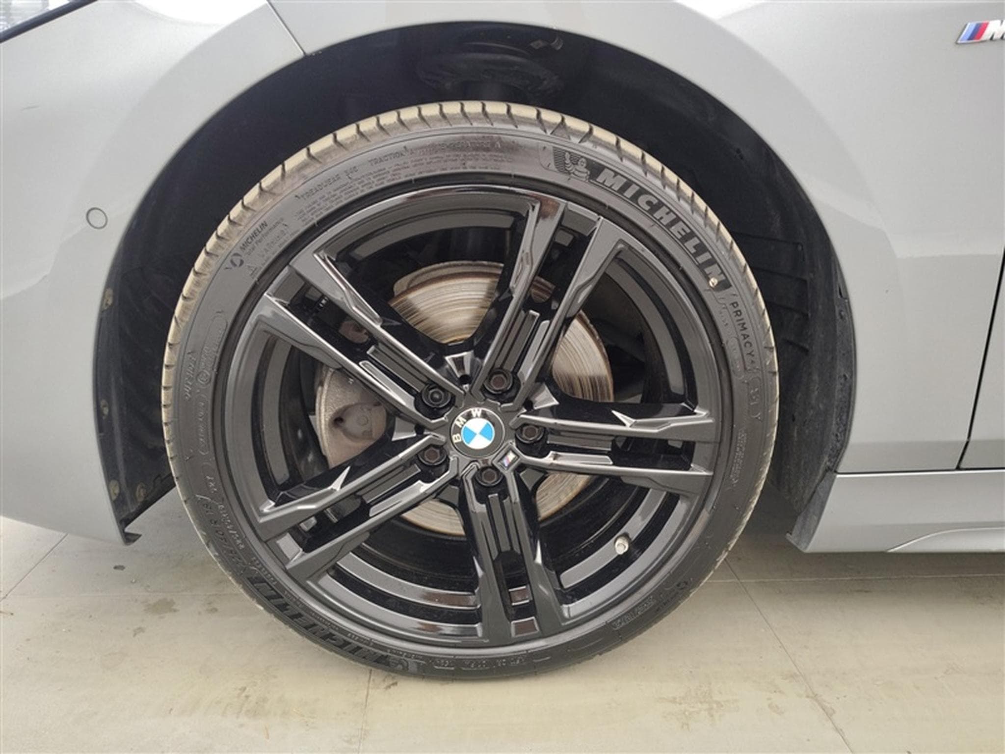 BMW 118 118iA Pack M NAVI / FULL LED / CUIR PARTIEL / CAMERA / JA18 (2023) - Photo 6