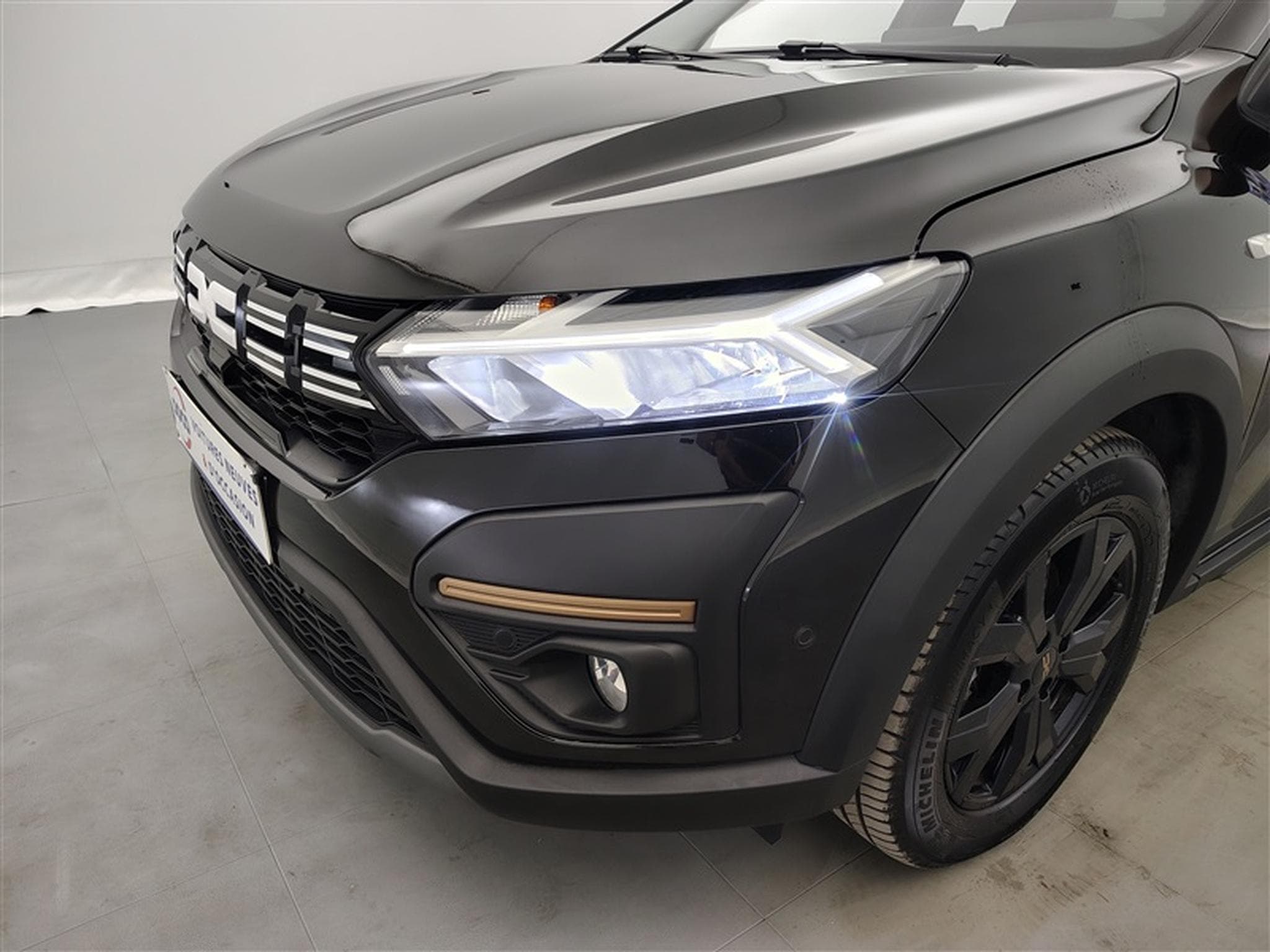 Dacia Jogger Hybrid 1.6 Extreme 7PL / NAVI / CARPLAY / CAMERA (2025) - Photo 15