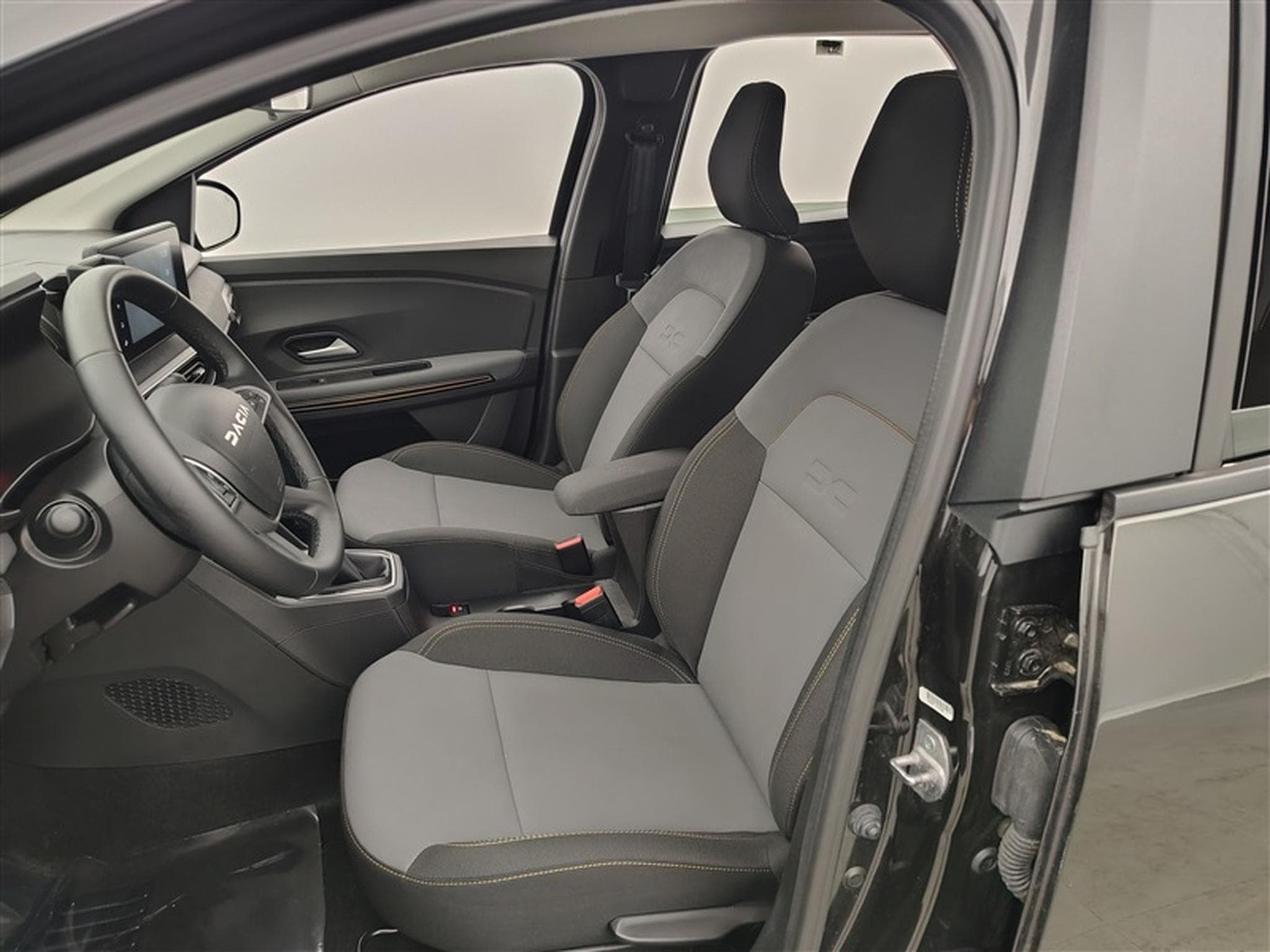 Dacia Jogger Hybrid 1.6 Extreme 7PL / NAVI / CARPLAY / CAMERA (2025) - Photo 7