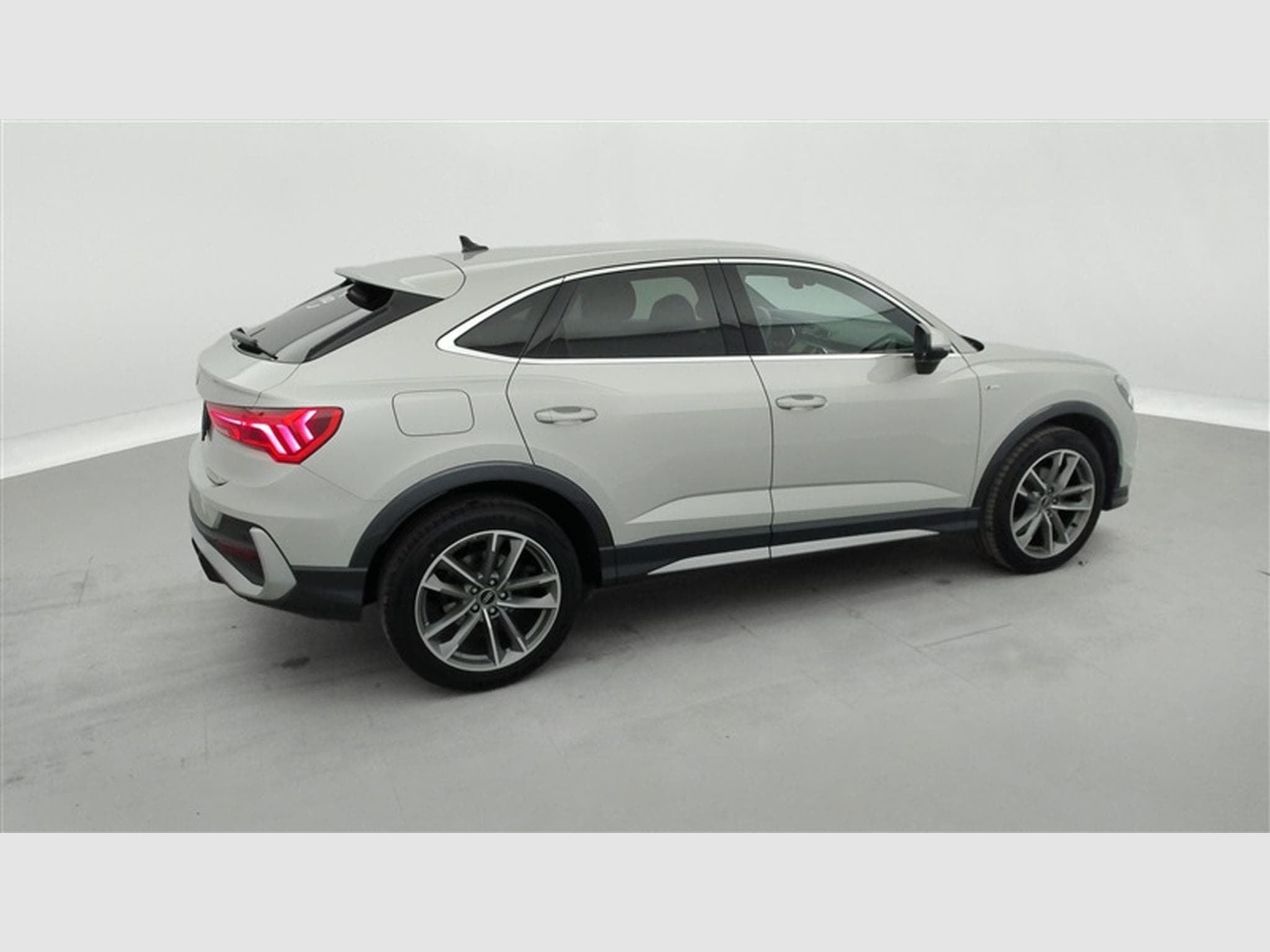 Audi Q3 Sportback 35 TFSI S line (2023) - Photo 25