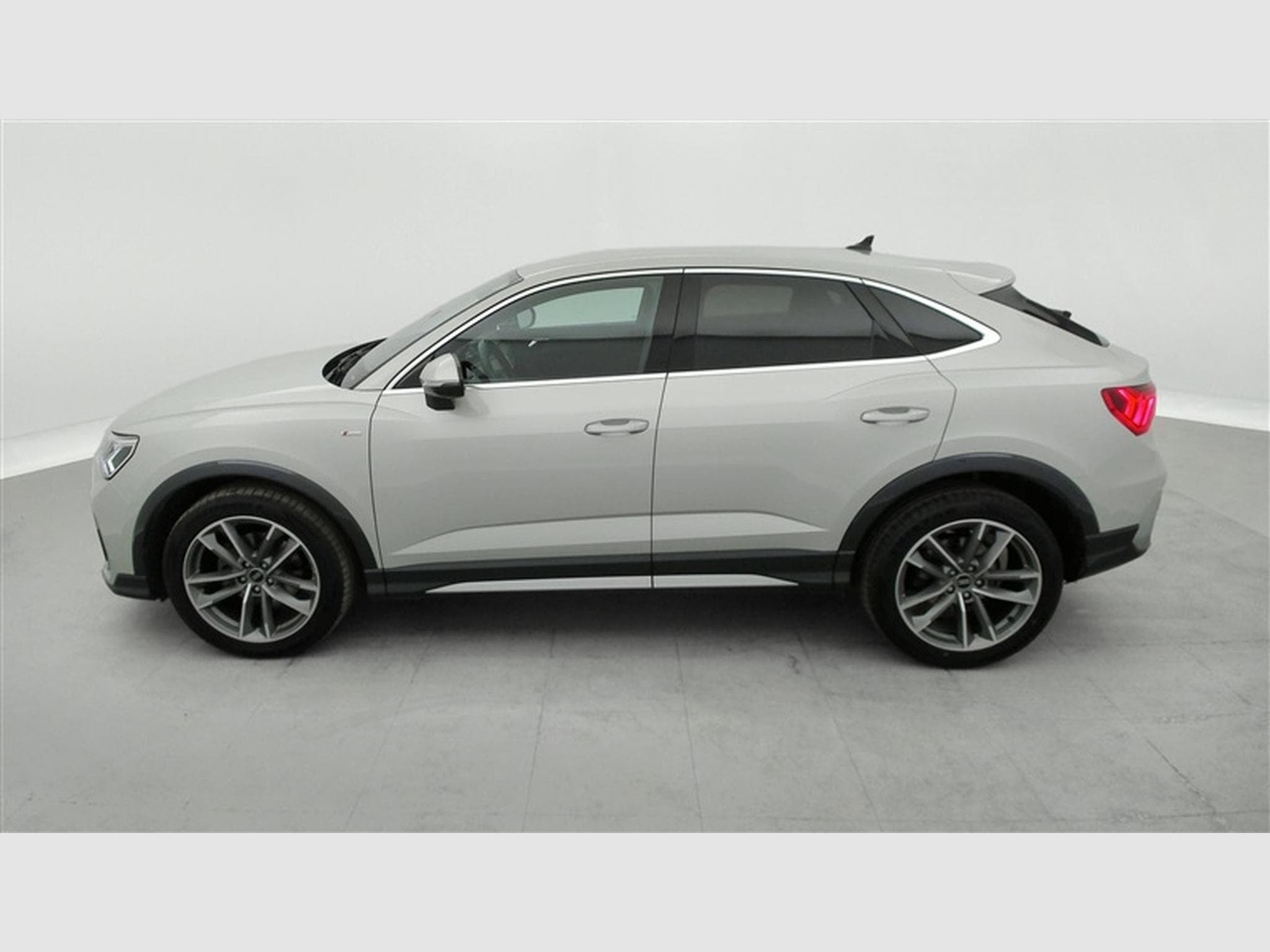 Audi Q3 Sportback 35 TFSI S line (2023) - Photo 3