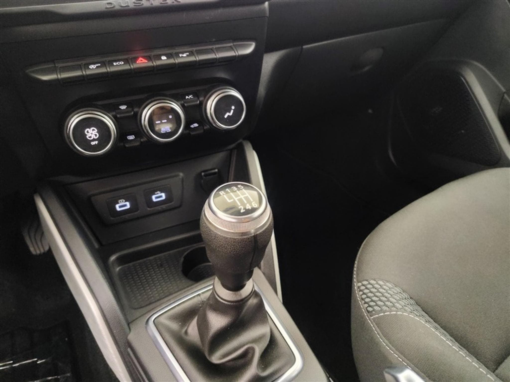 Dacia Duster 1.0 TCe Prestige CLIM/NAVI/CAMERA (2022) - Photo 13