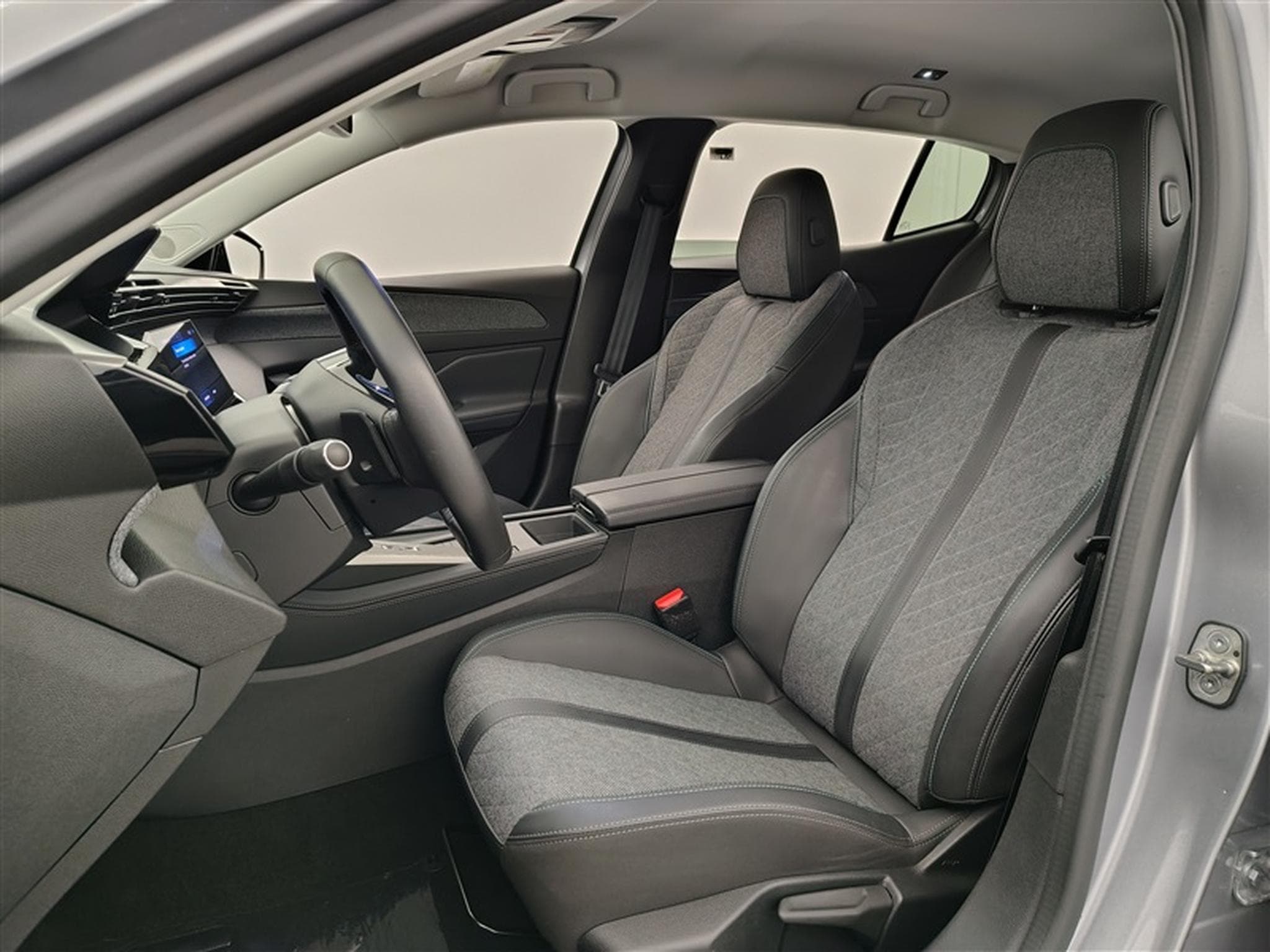 Peugeot 408 1.2 PureTech Allure e-DCS6 *NAVI/FULL LED/CAM360/JA17* (2024) - Photo 7