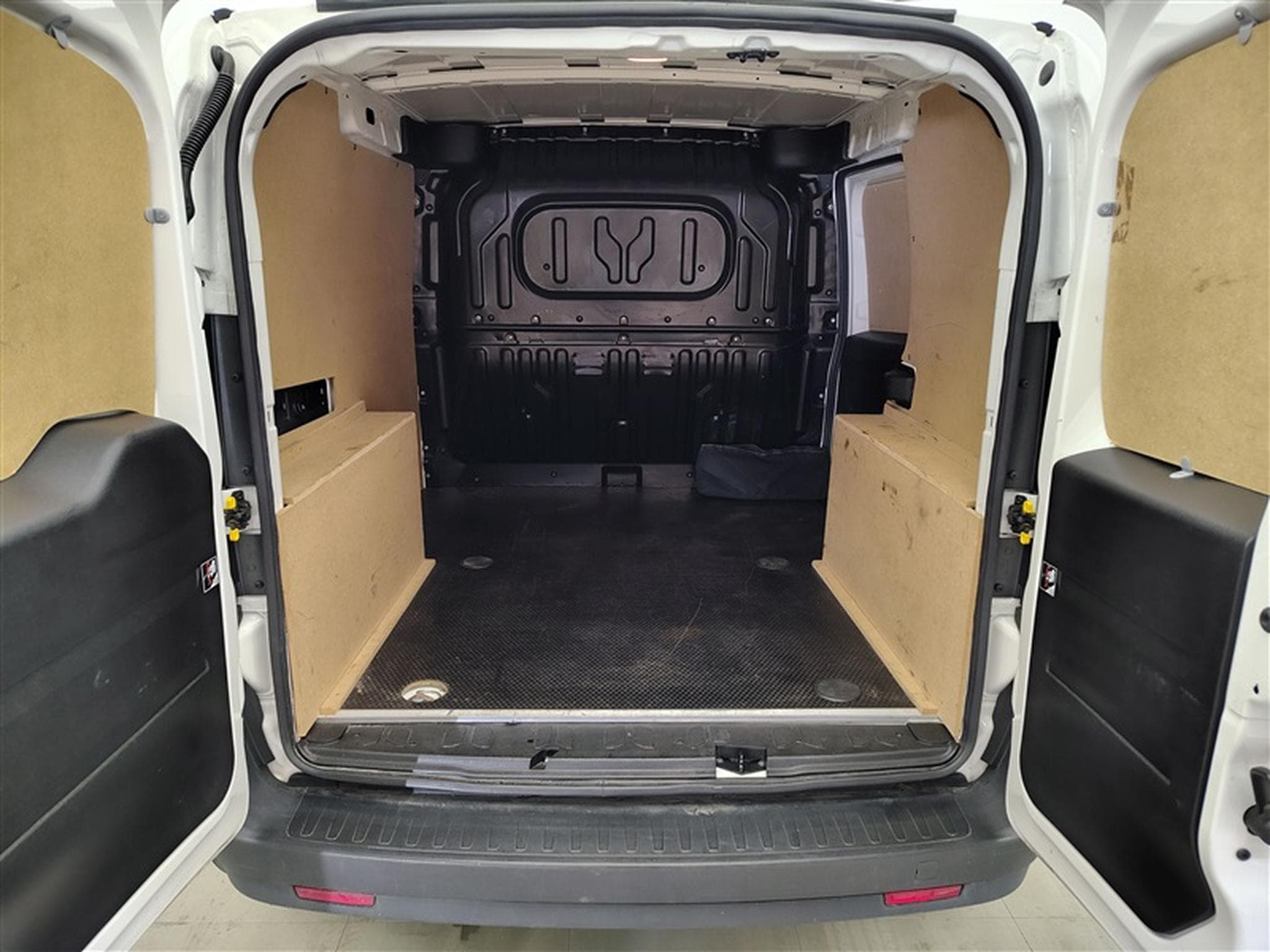 Fiat Doblo 1.6 MJET Cargo CLIM / CARPLAY (2023) - Photo 14