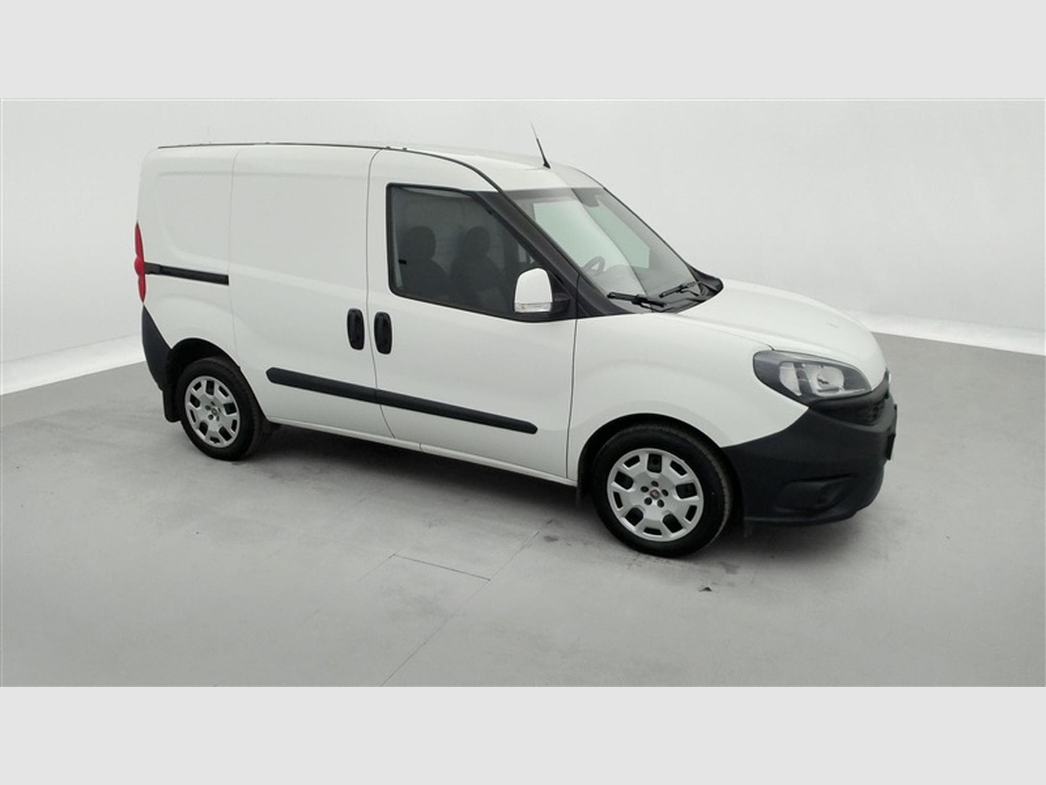 Fiat Doblo 1.6 MJET Cargo CLIM / CARPLAY (2023) - Photo 22