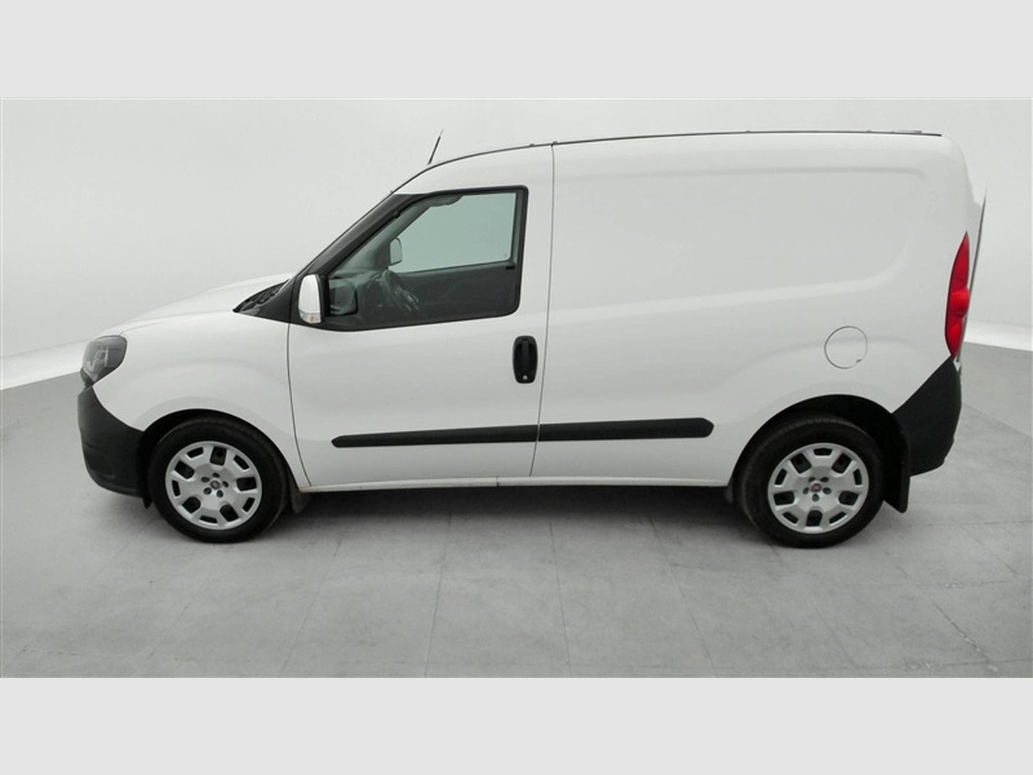 Fiat Doblo 1.6 MJET Cargo CLIM / CARPLAY (2023) - Photo 3