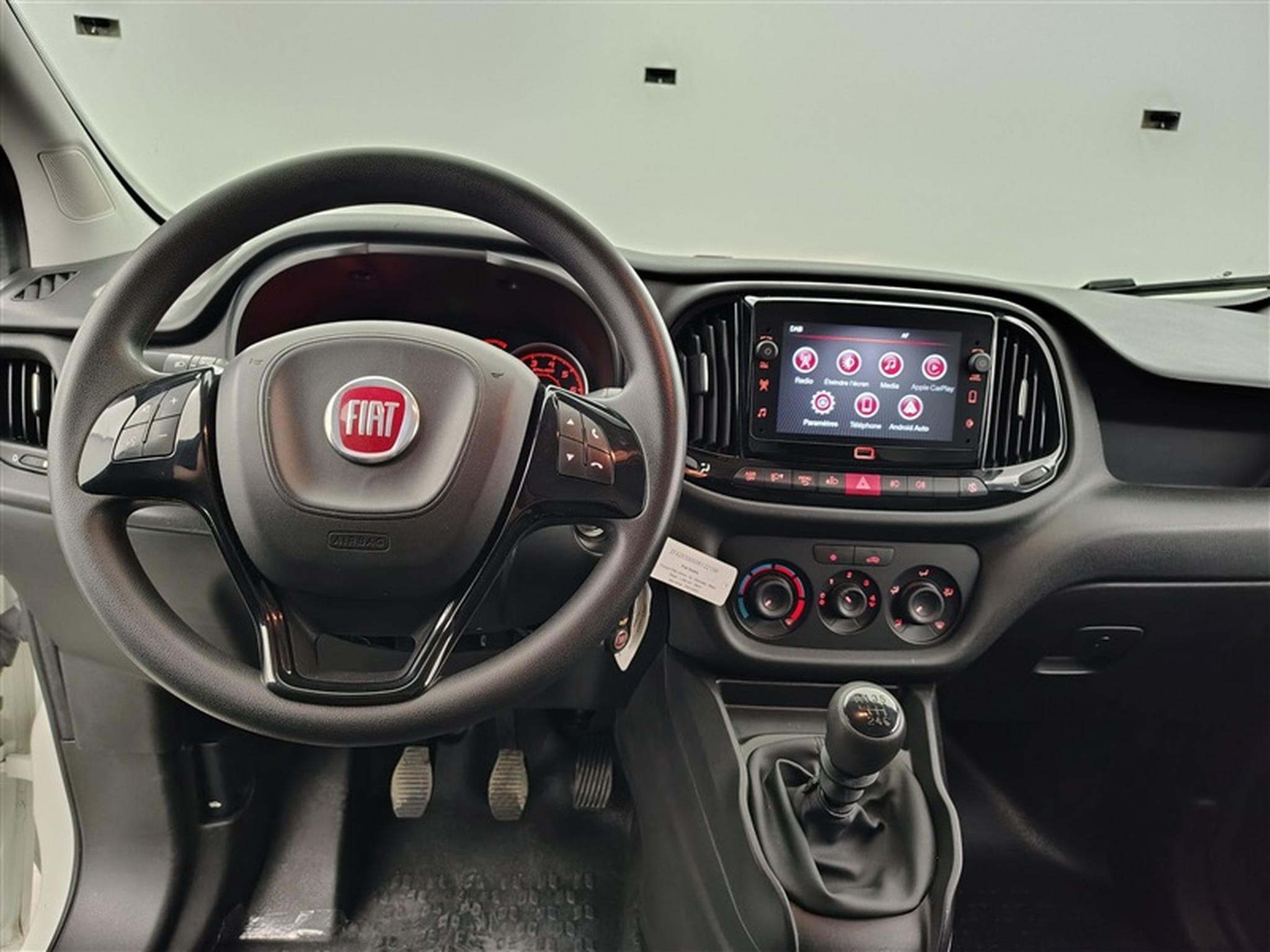 Fiat Doblo 1.6 MJET Cargo CLIM / CARPLAY (2023) - Photo 9