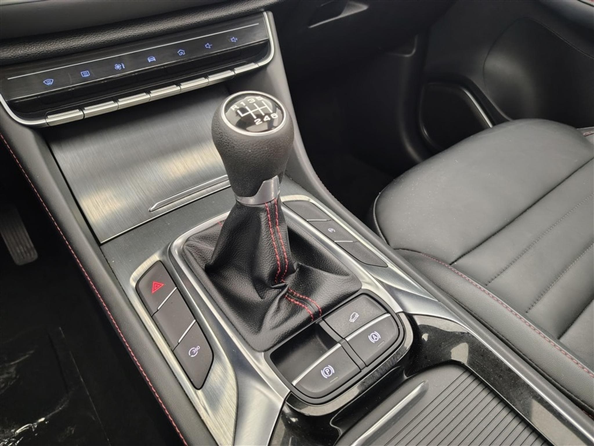 MG HS 1.5 T-GDi 160cv Luxury NAVI / FULL LED / CUIR / PANO (2024) - Photo 12