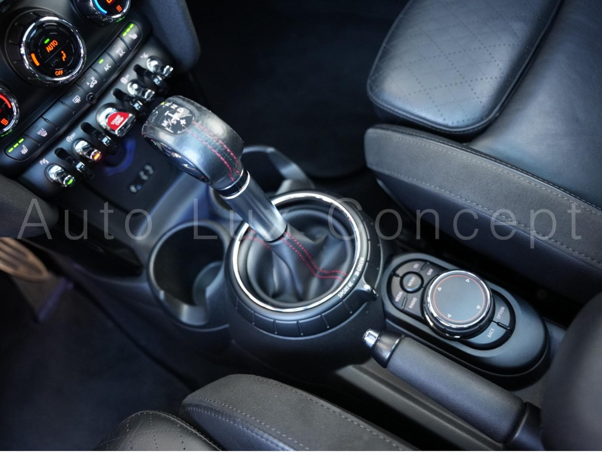 Mini Cooper S 5 portes (2016) - Photo 21