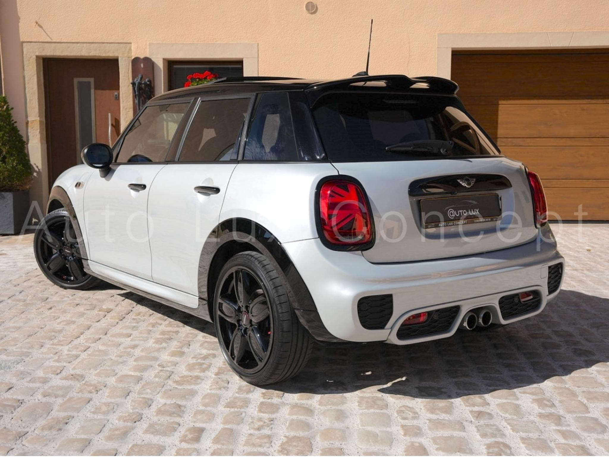 Mini Cooper S 5 portes (2016) - Photo 4