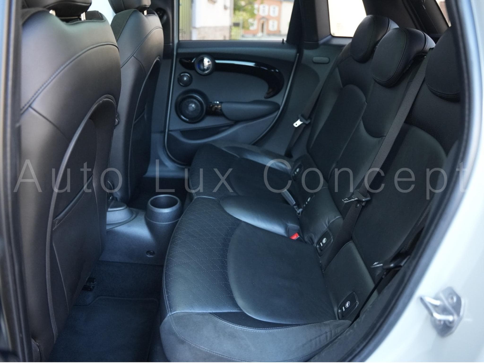 Mini Cooper S 5 portes (2016) - Photo 9