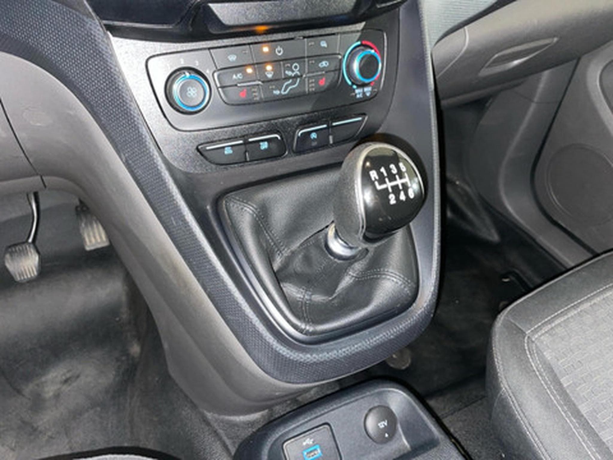 Ford Transit 1.0 EcoBoost 74kW L1 Trend (2024) - Foto 10