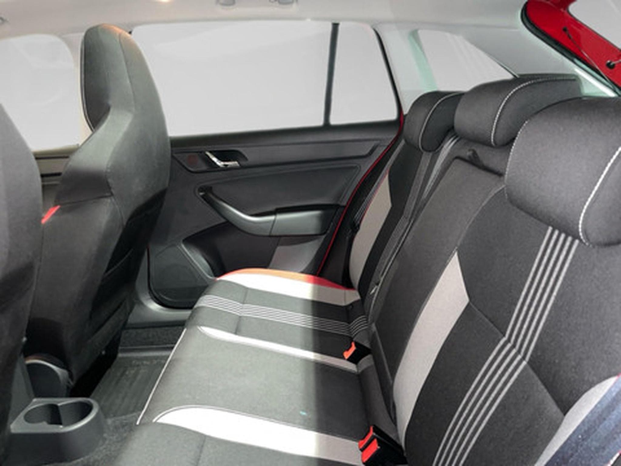 Skoda Rapid 1.6 TDI MONTE CARLO (2015) - Photo 11