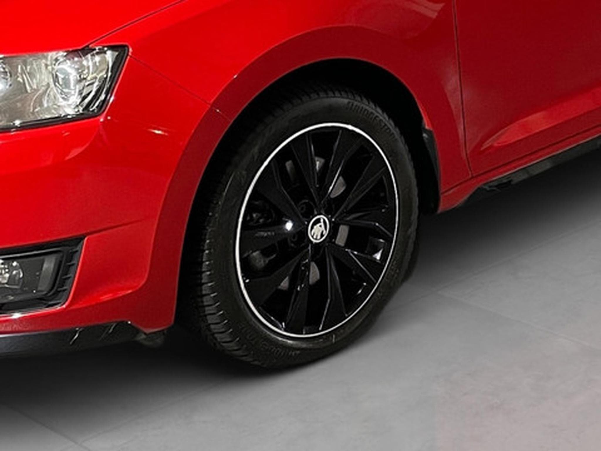 Skoda Rapid 1.6 TDI MONTE CARLO (2015) - Photo 22