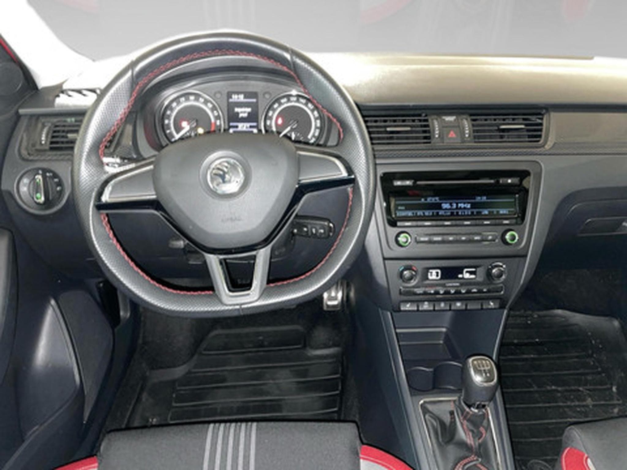 Skoda Rapid 1.6 TDI MONTE CARLO (2015) - Photo 6
