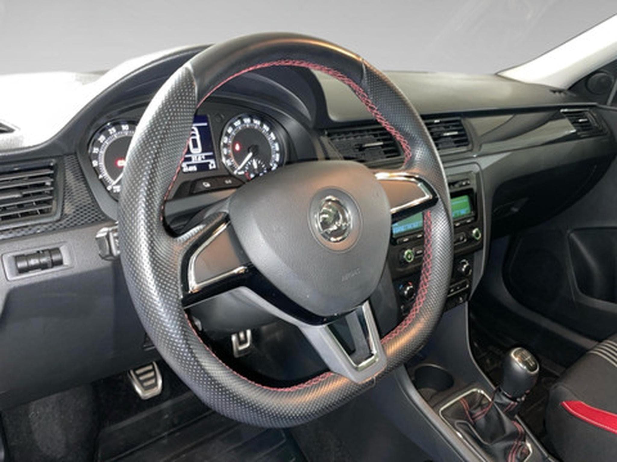 Skoda Rapid 1.6 TDI MONTE CARLO (2015) - Photo 8