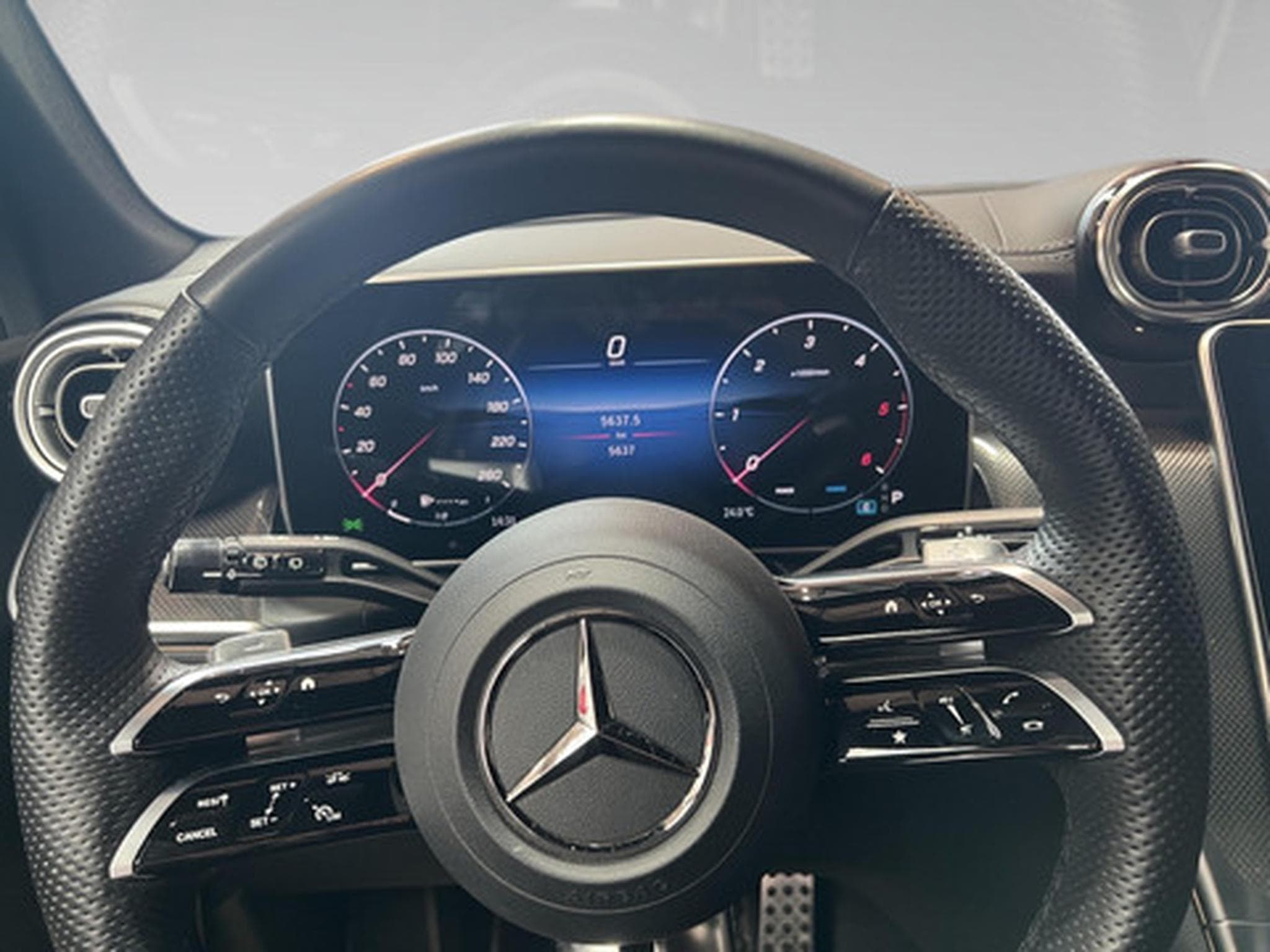 Mercedes GLC 300 2.0 d 4MATIC AMG Line (2025) - Photo 4