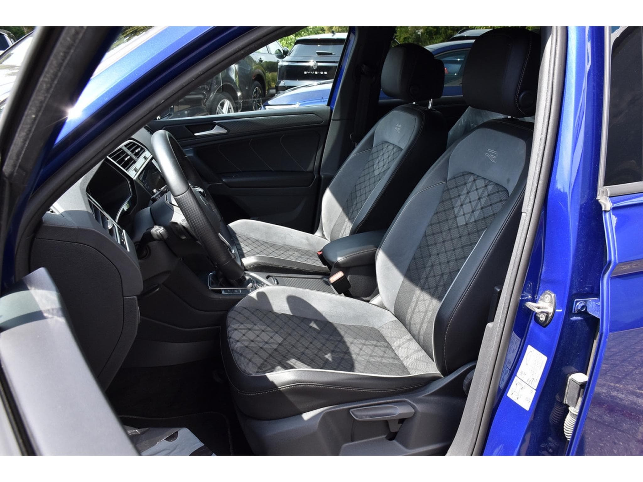 VW Tiguan 2.0 TDI 4Motion R-Line DSG TRAVEL PARK CAM ATT RMQ (2022) - Foto 6