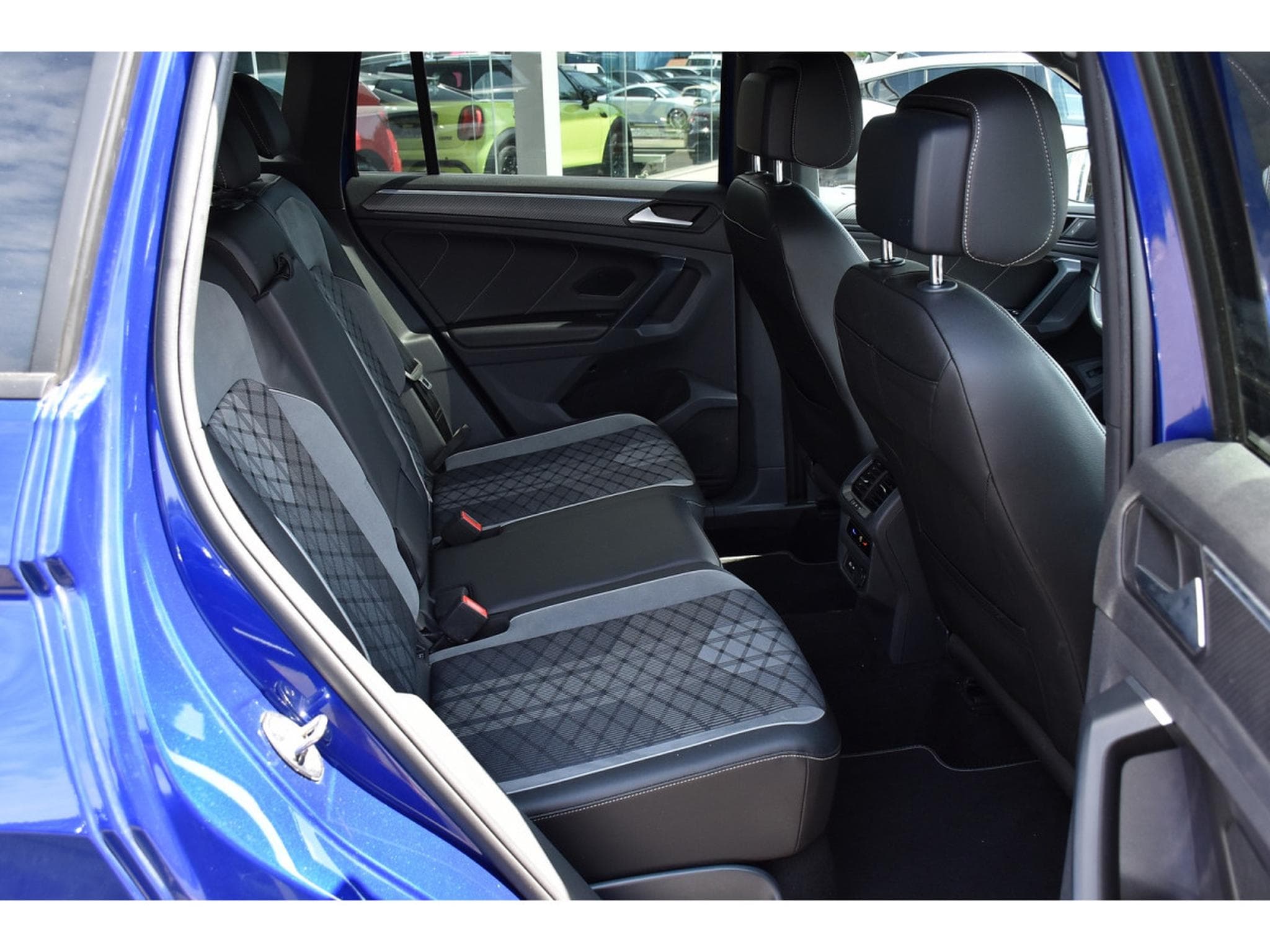 VW Tiguan 2.0 TDI 4Motion R-Line DSG TRAVEL PARK CAM ATT RMQ (2022) - Foto 8