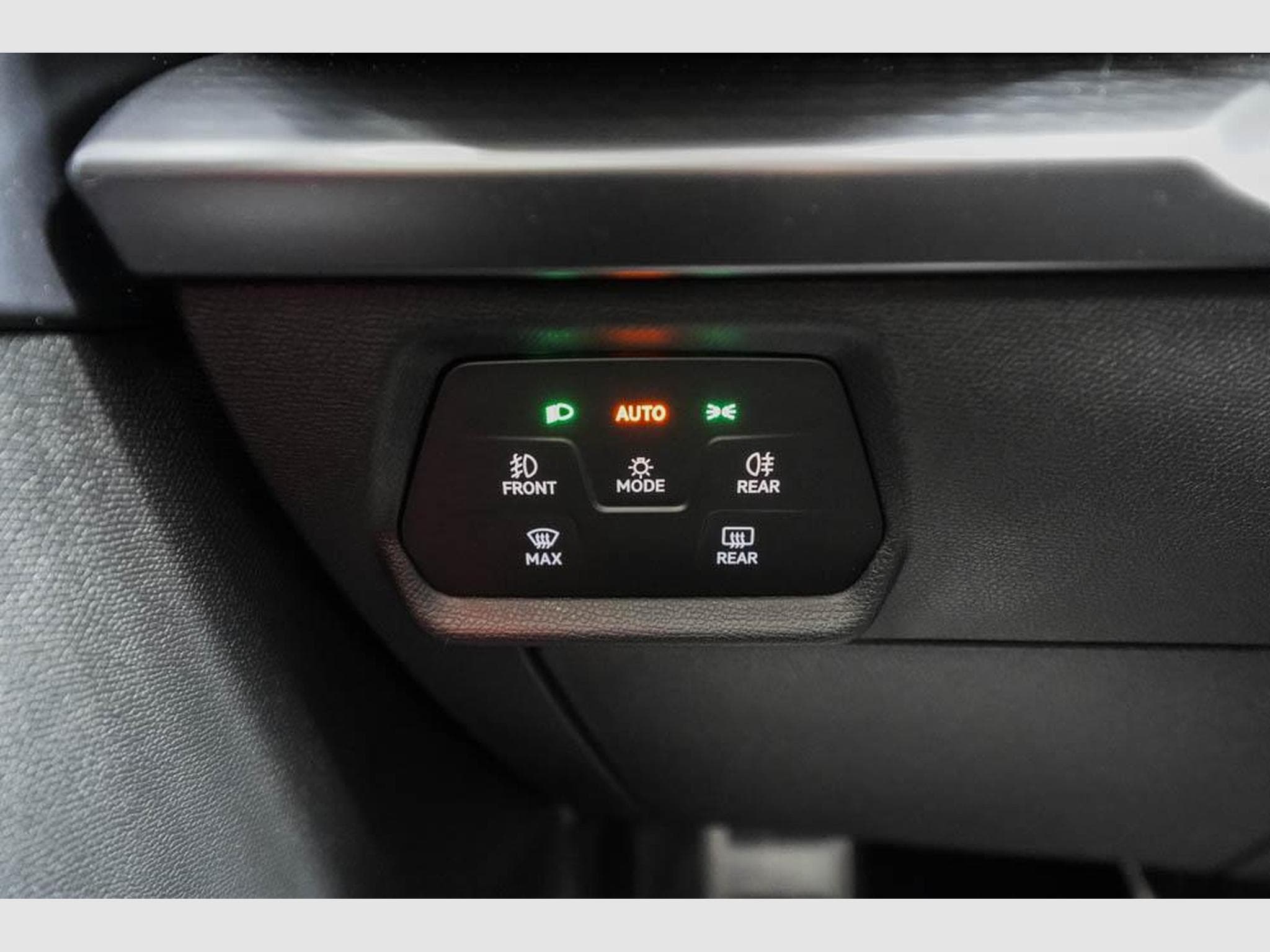 Cupra Formentor 1,5 eTSI DSG (2026) - Photo 11
