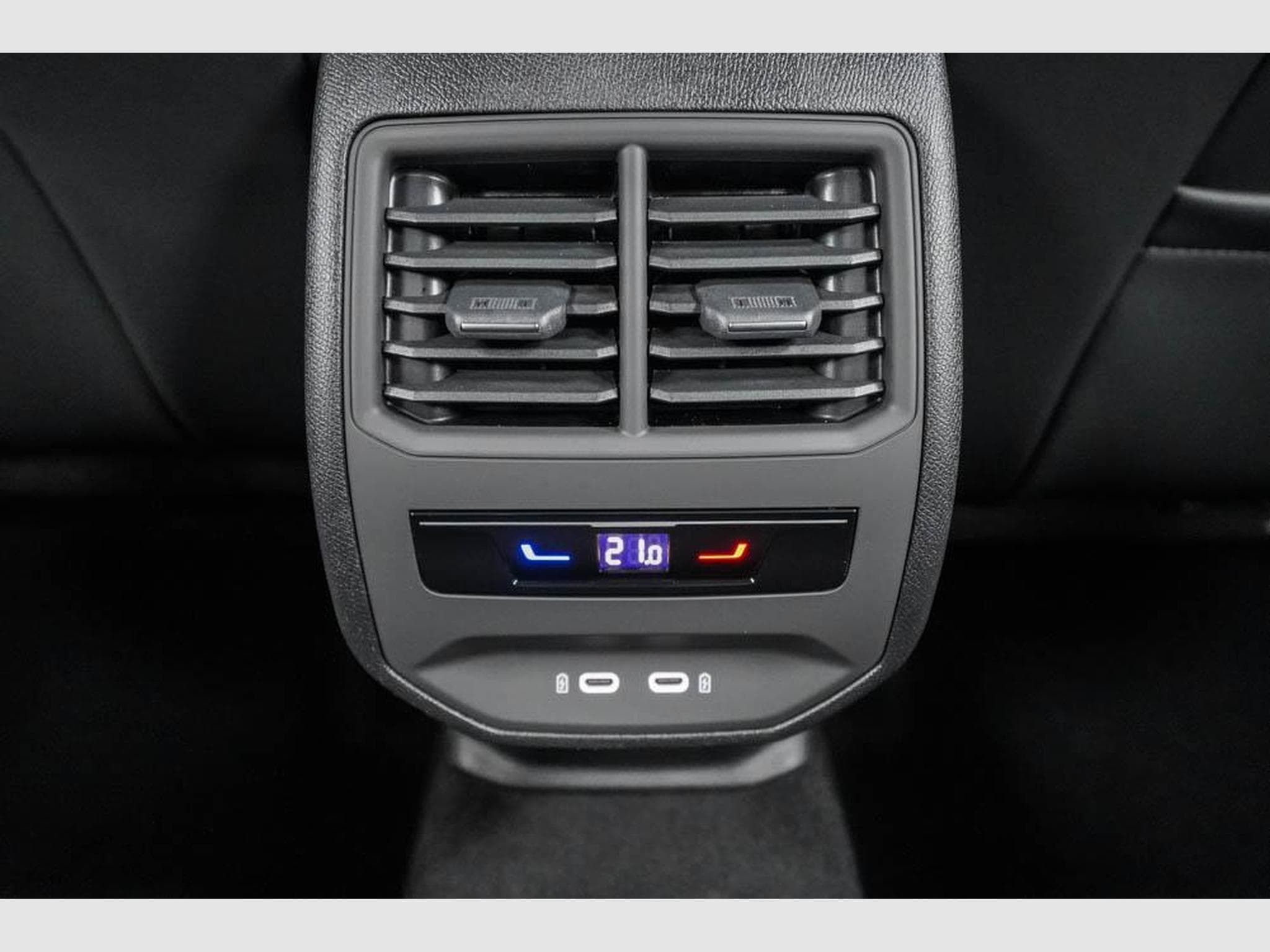 Cupra Formentor 1,5 eTSI DSG (2026) - Photo 17