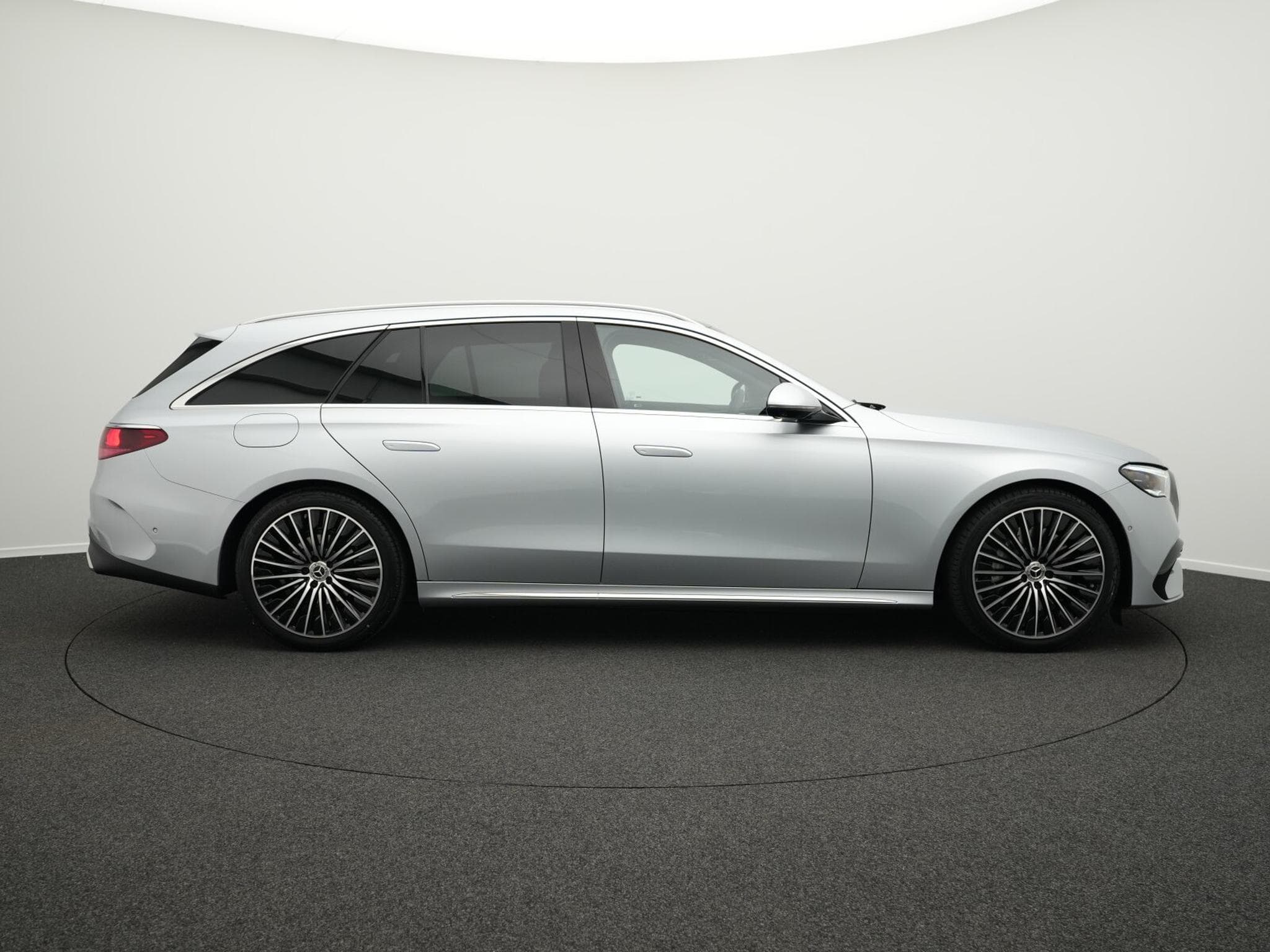 Mercedes E 220 d T-Modell (2025) - Photo 5