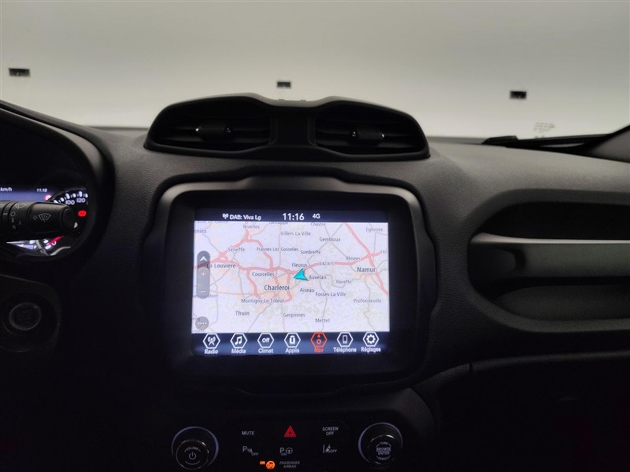 Jeep Renegade 1.5 T4 MHEV Altitude DCT (EU6.4) (2023) - Photo 11