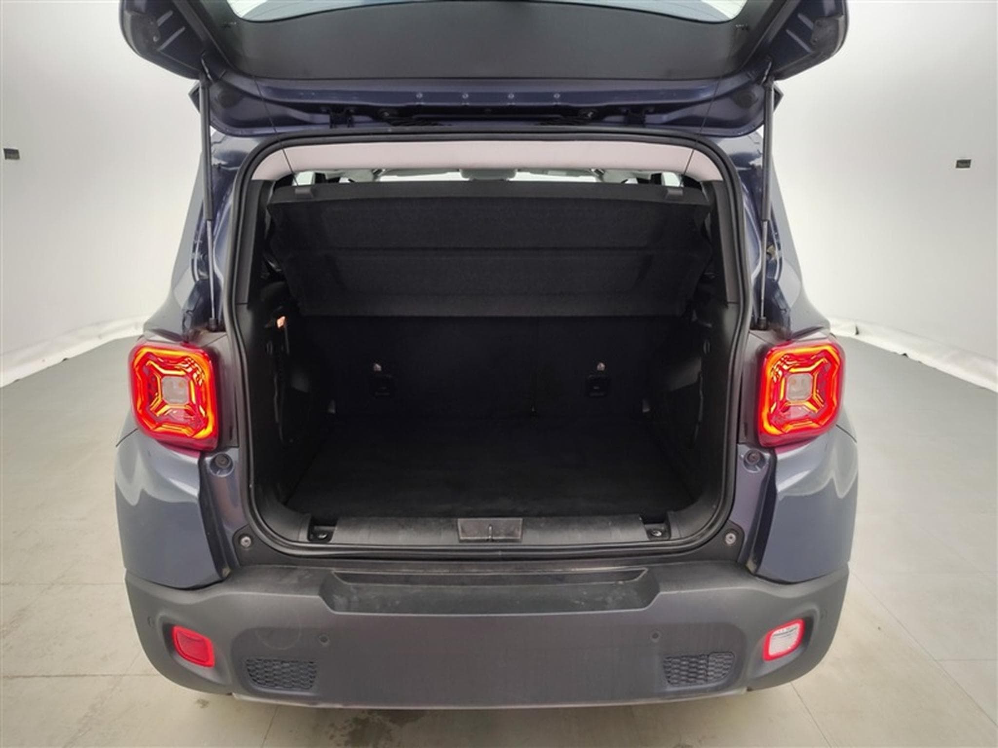 Jeep Renegade 1.5 T4 MHEV Altitude DCT (EU6.4) (2023) - Photo 15