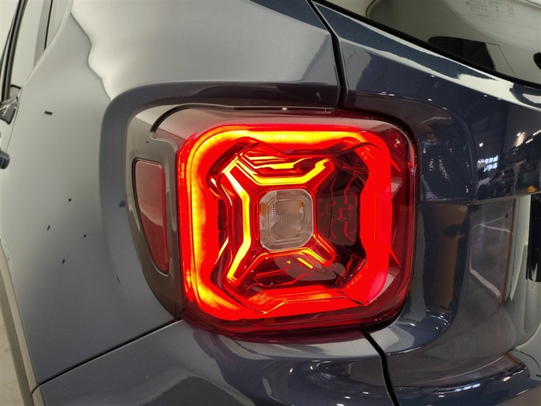 Jeep Renegade 1.5 T4 MHEV Altitude DCT (EU6.4) (2023) - Photo 17