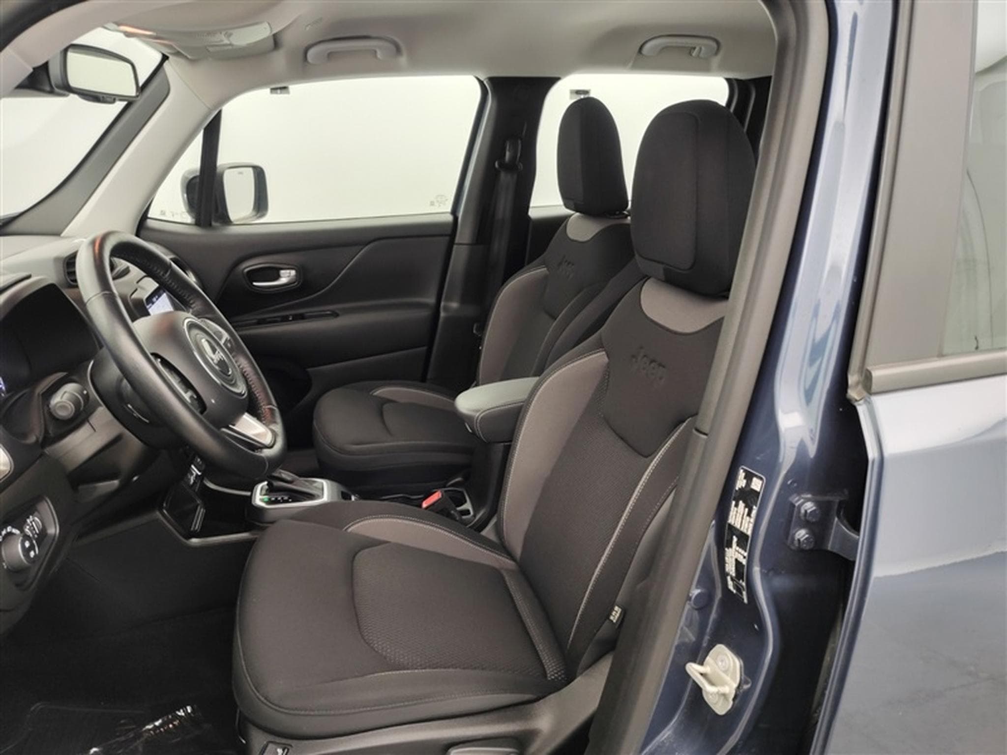 Jeep Renegade 1.5 T4 MHEV Altitude DCT (EU6.4) (2023) - Photo 7