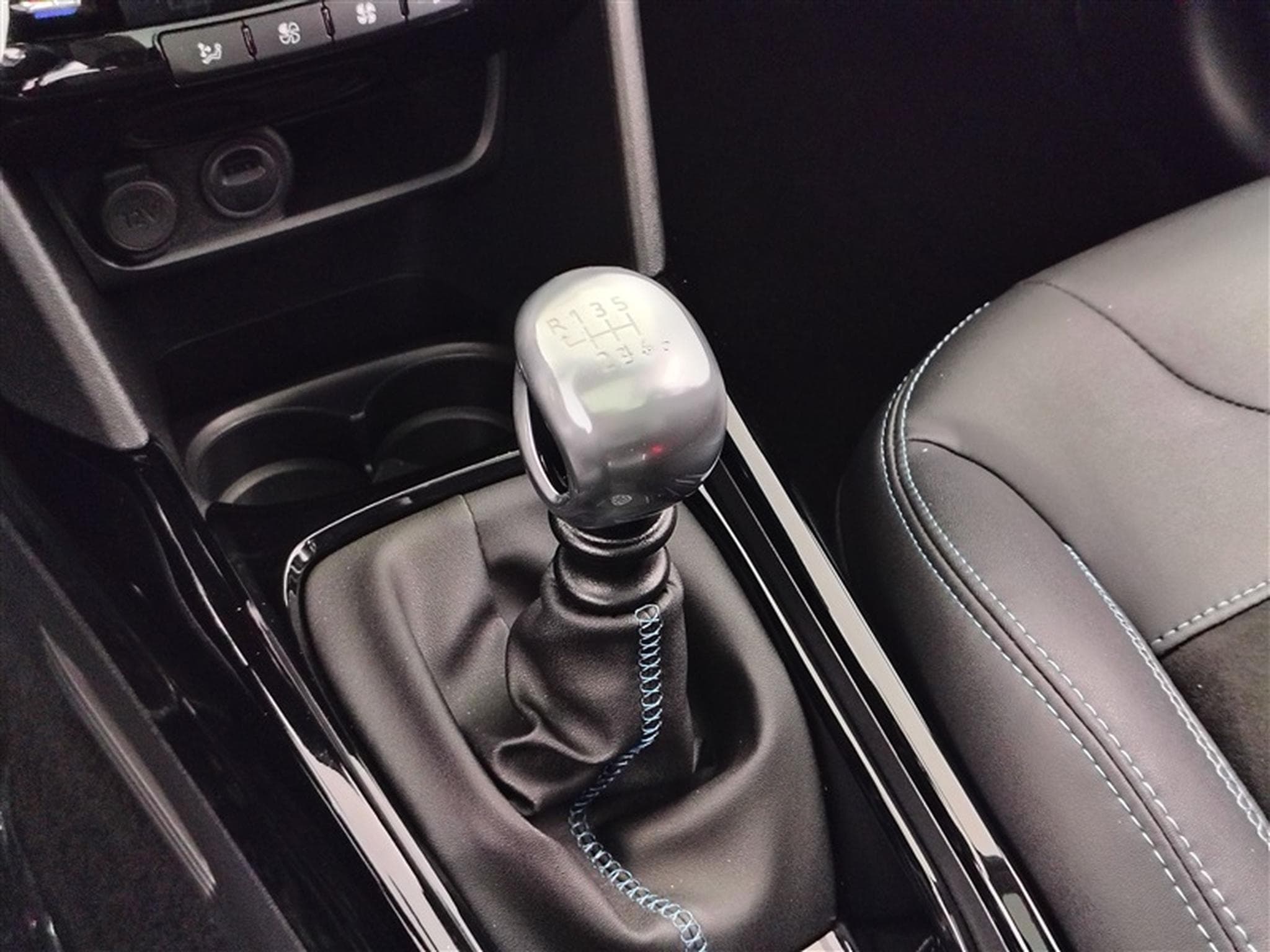 Peugeot 2008 1.2 PureTech 110cv Crossway NAVI / TOIT PANO / CUIR PARTIEL (2019) - Photo 11