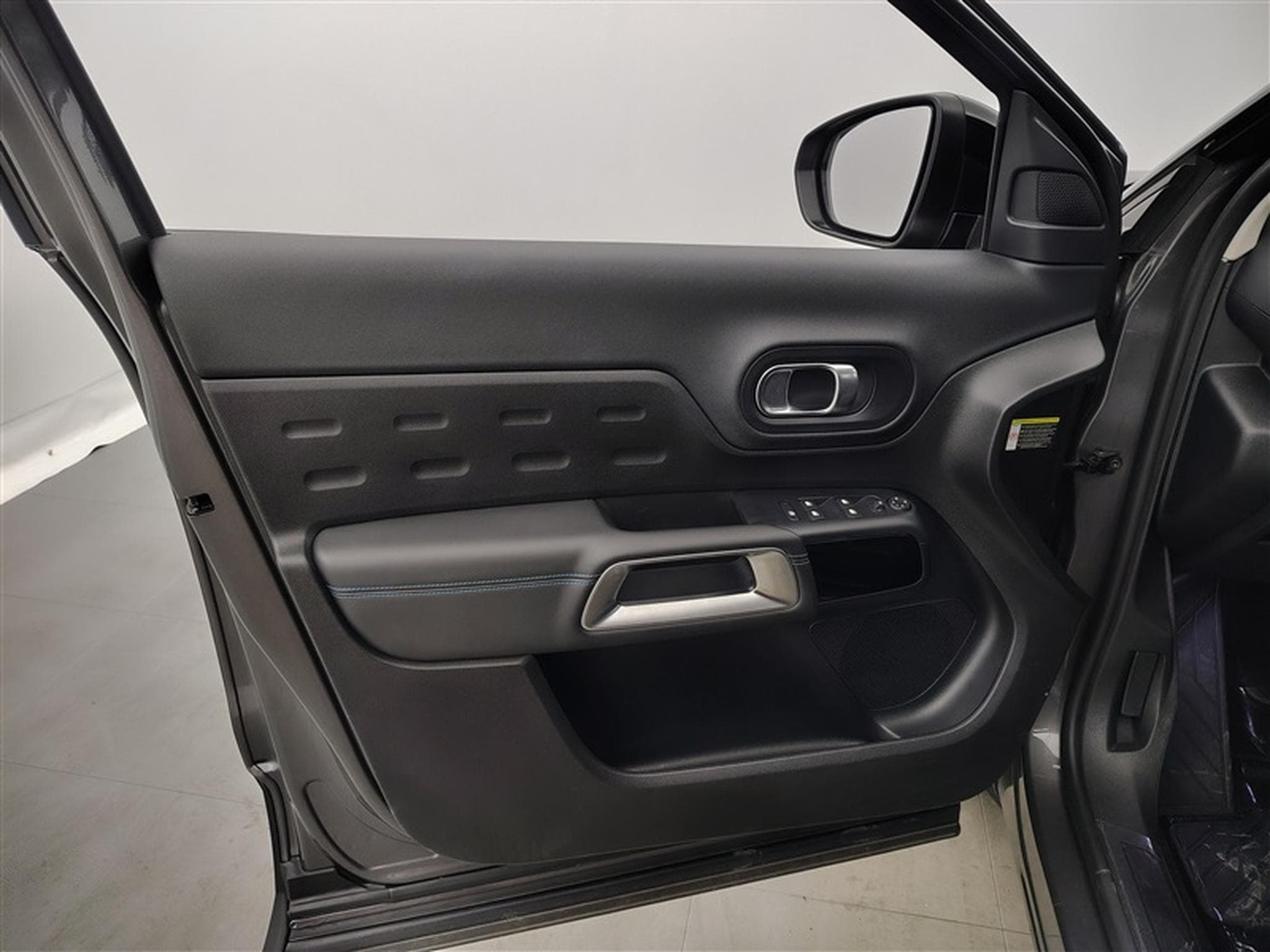 Citroen C5 Aircross 1.2 PureTech EAT/8 Live NAVI / CARPLAY / FULL LED (2023) - Photo 17