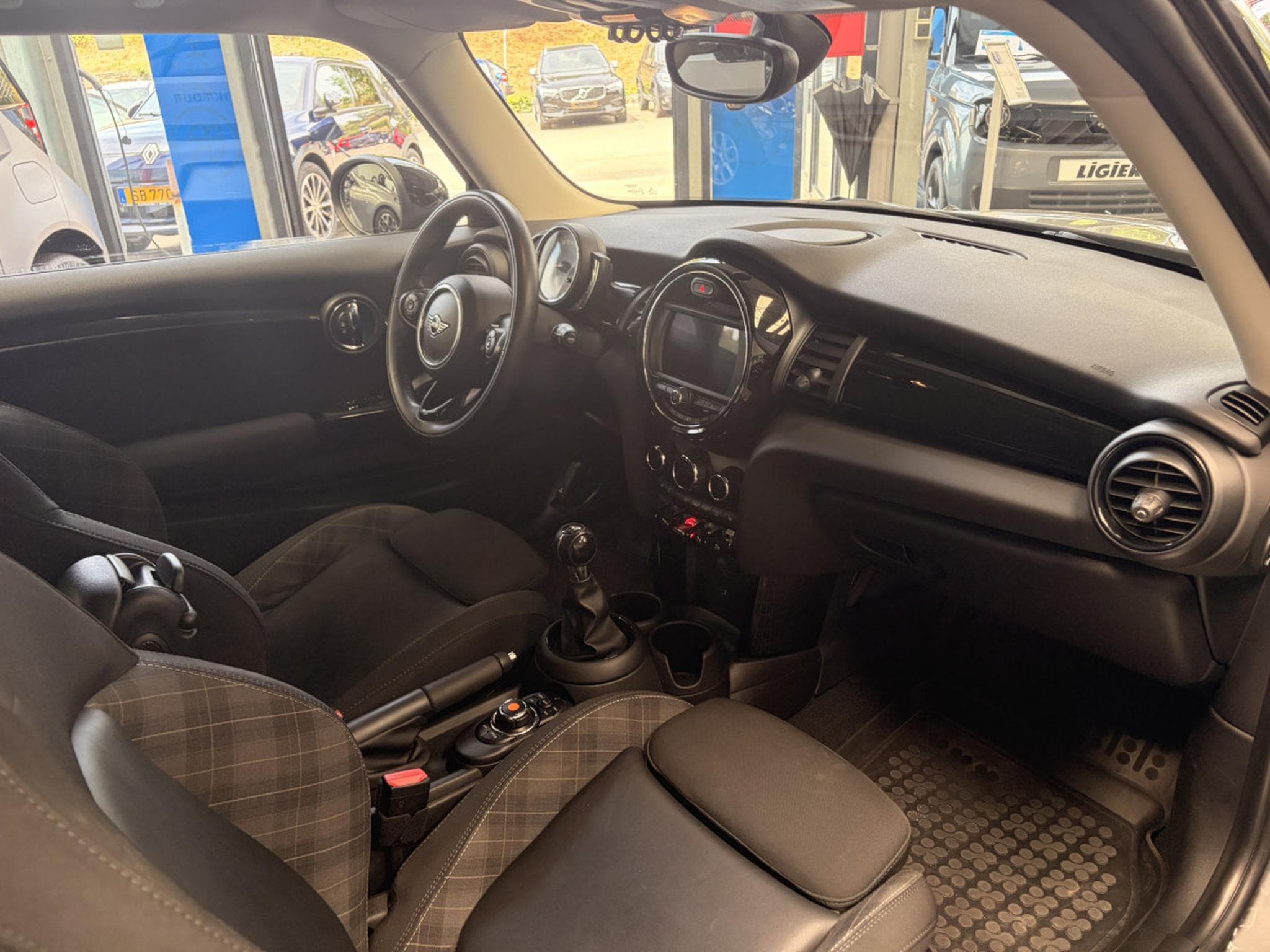 Mini Cooper 1.5 Essence 136HP (2019) - Foto 11