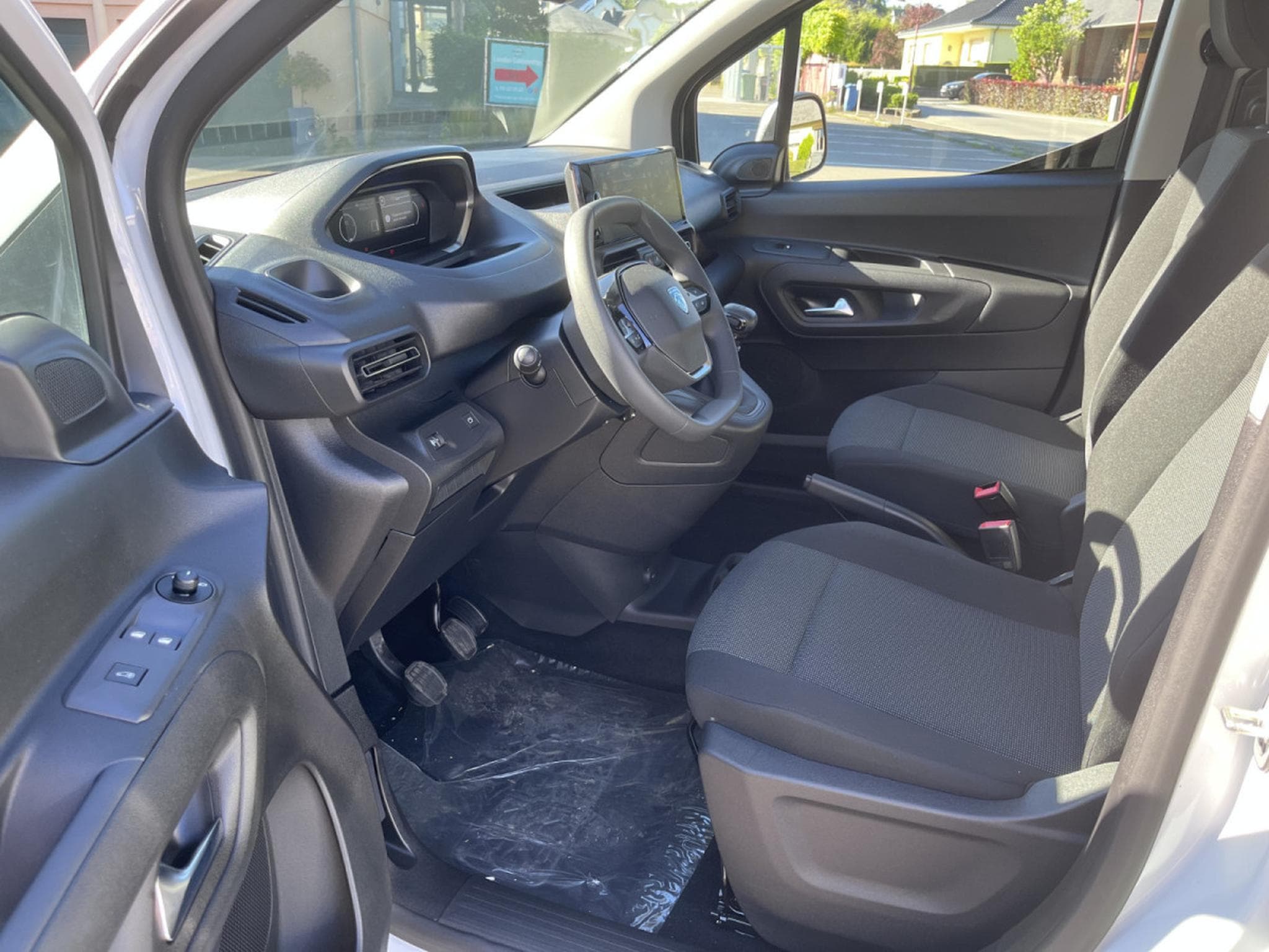 Peugeot Partner 1.5 BlueHdi 100cv Clim - PDC AR - Car Play -  !!! NEUF !!! (2026) - Foto 10